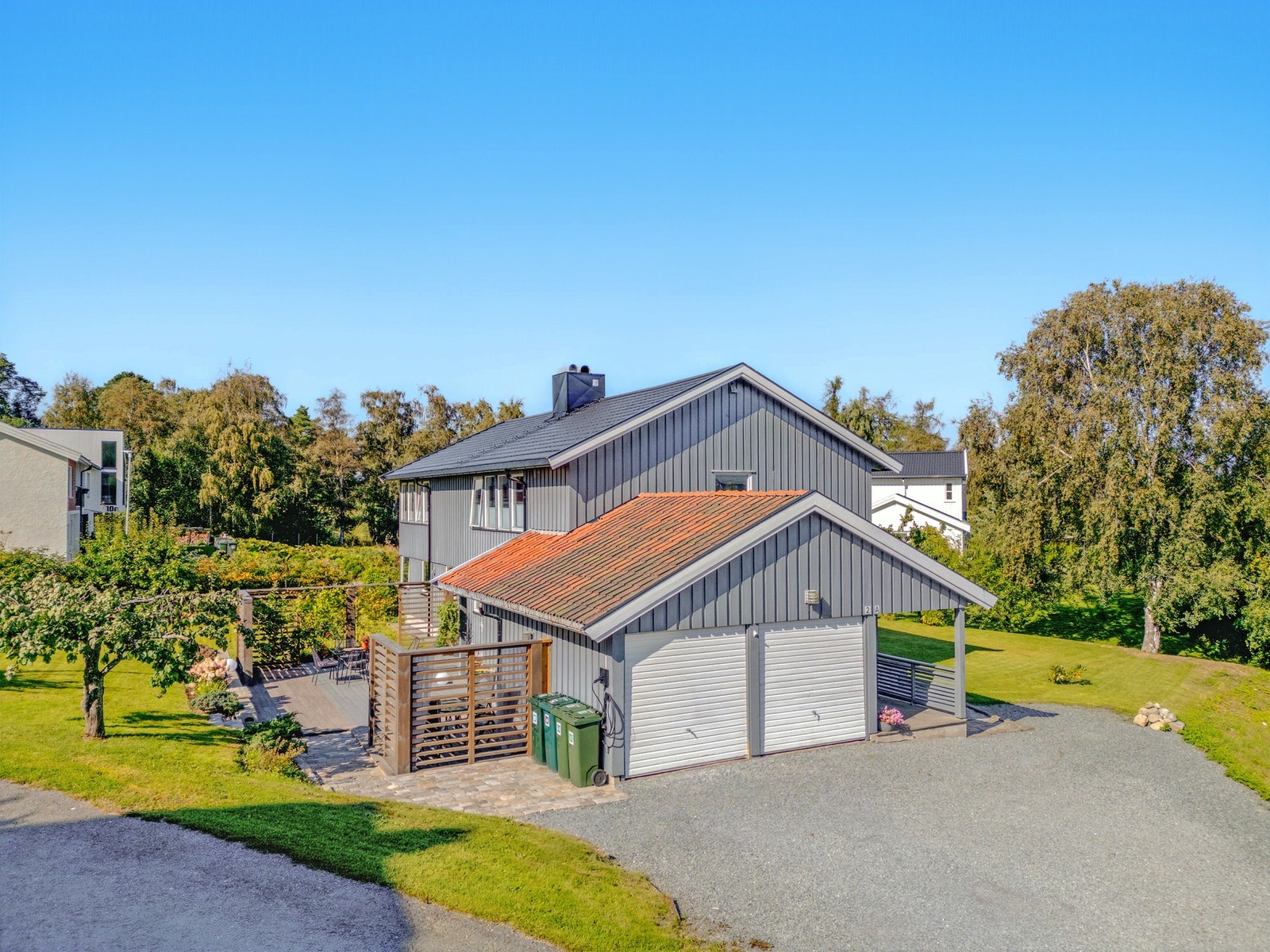Boligen ligger i et svært familievennlig og ettertraktet boområde i "Eventyrbyen". Galleribilde