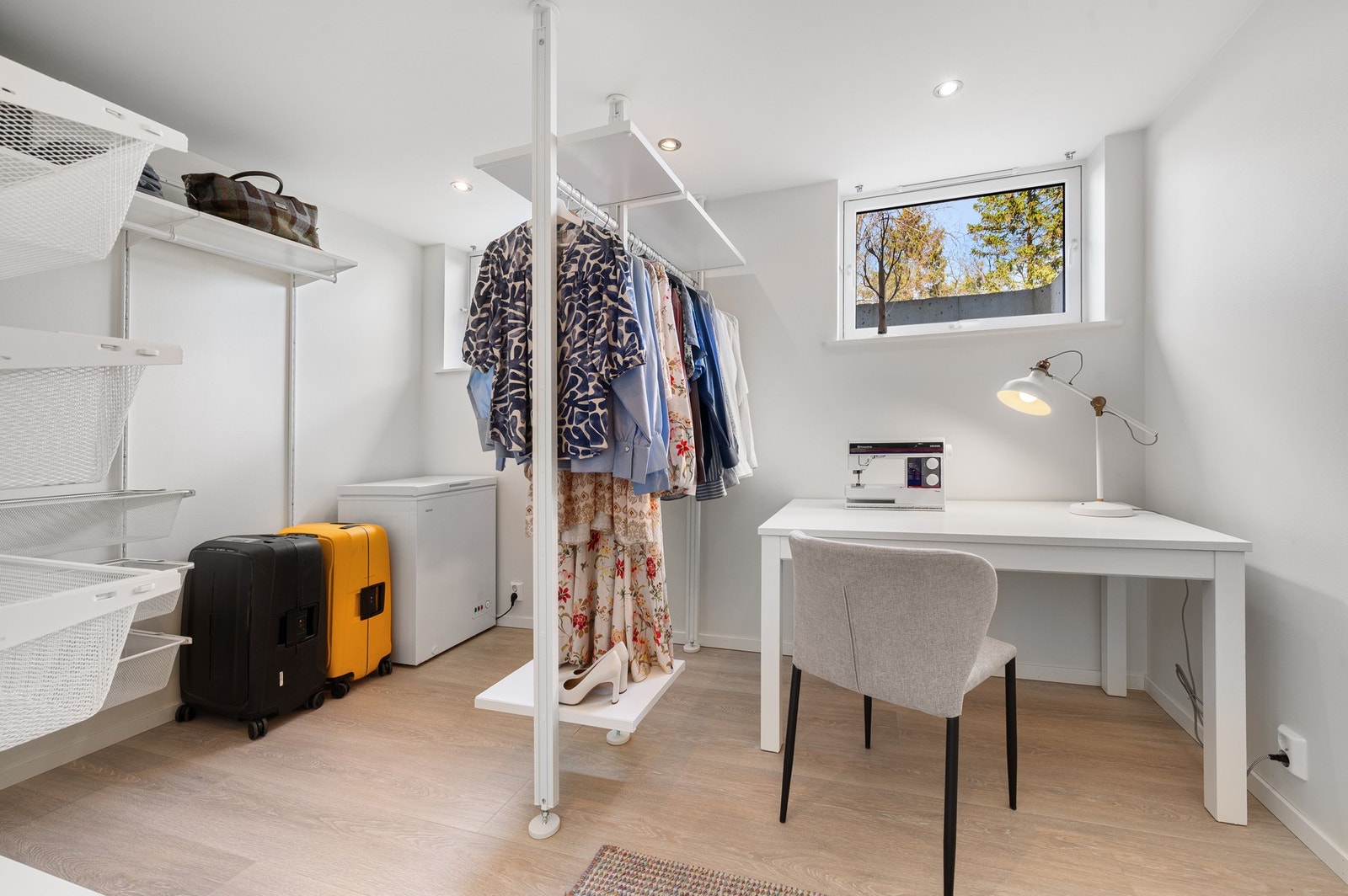 Soverom på 9m², brukes i dag som kontor/garderobe Galleribilde