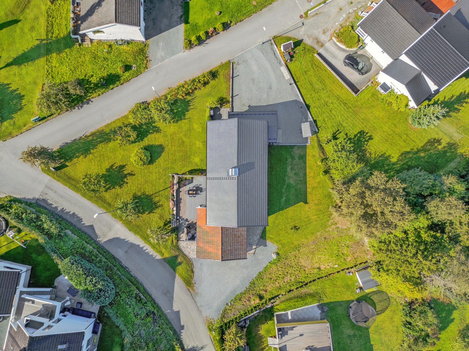 Dronebilde av eiendommen. Galleribilde