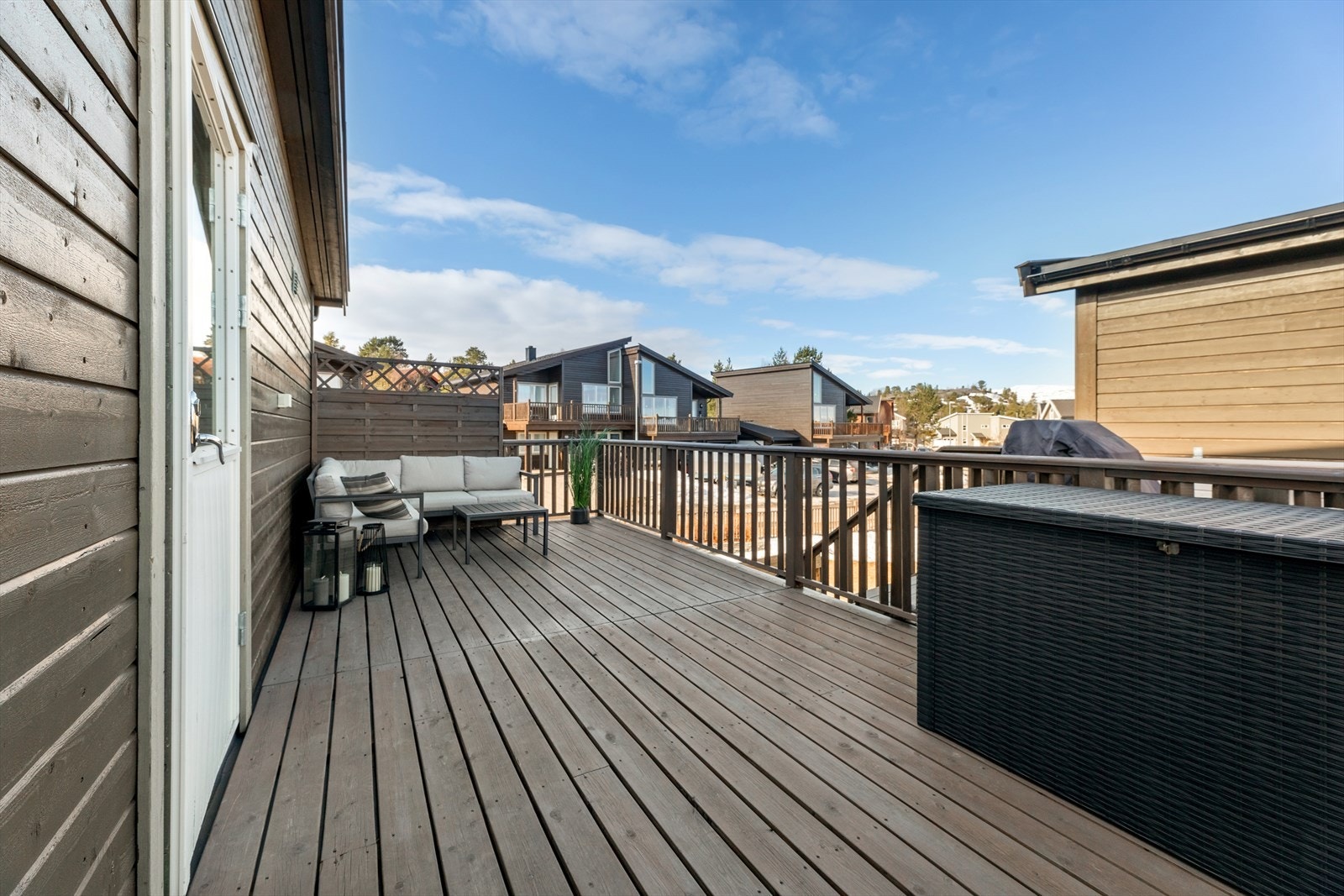 Terrassen i andre etasje måler 20 m² og har god plass til en sittegruppe. Galleribilde