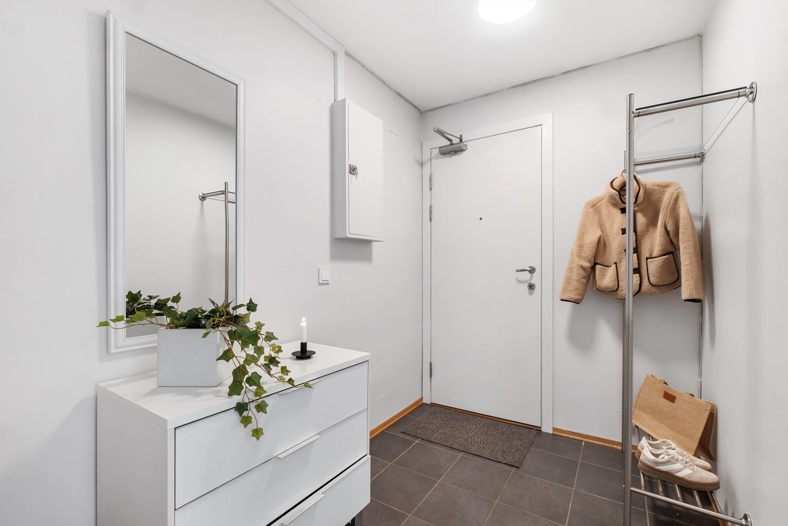 Du ønskes velkommen inn i en hyggelig entrè. Galleribilde