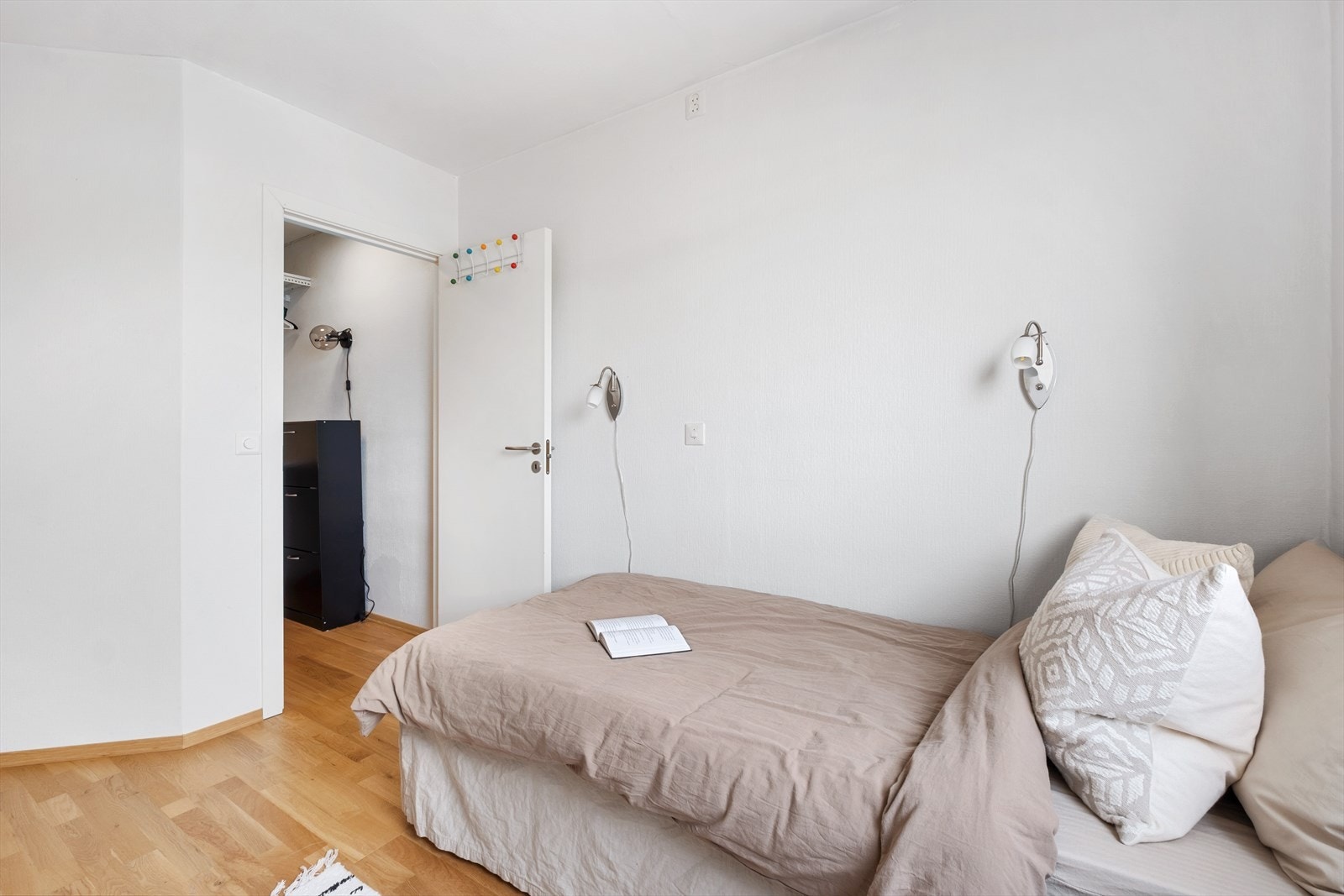 Her er det tilgang til boden til feks walk-in garderobe. Galleribilde