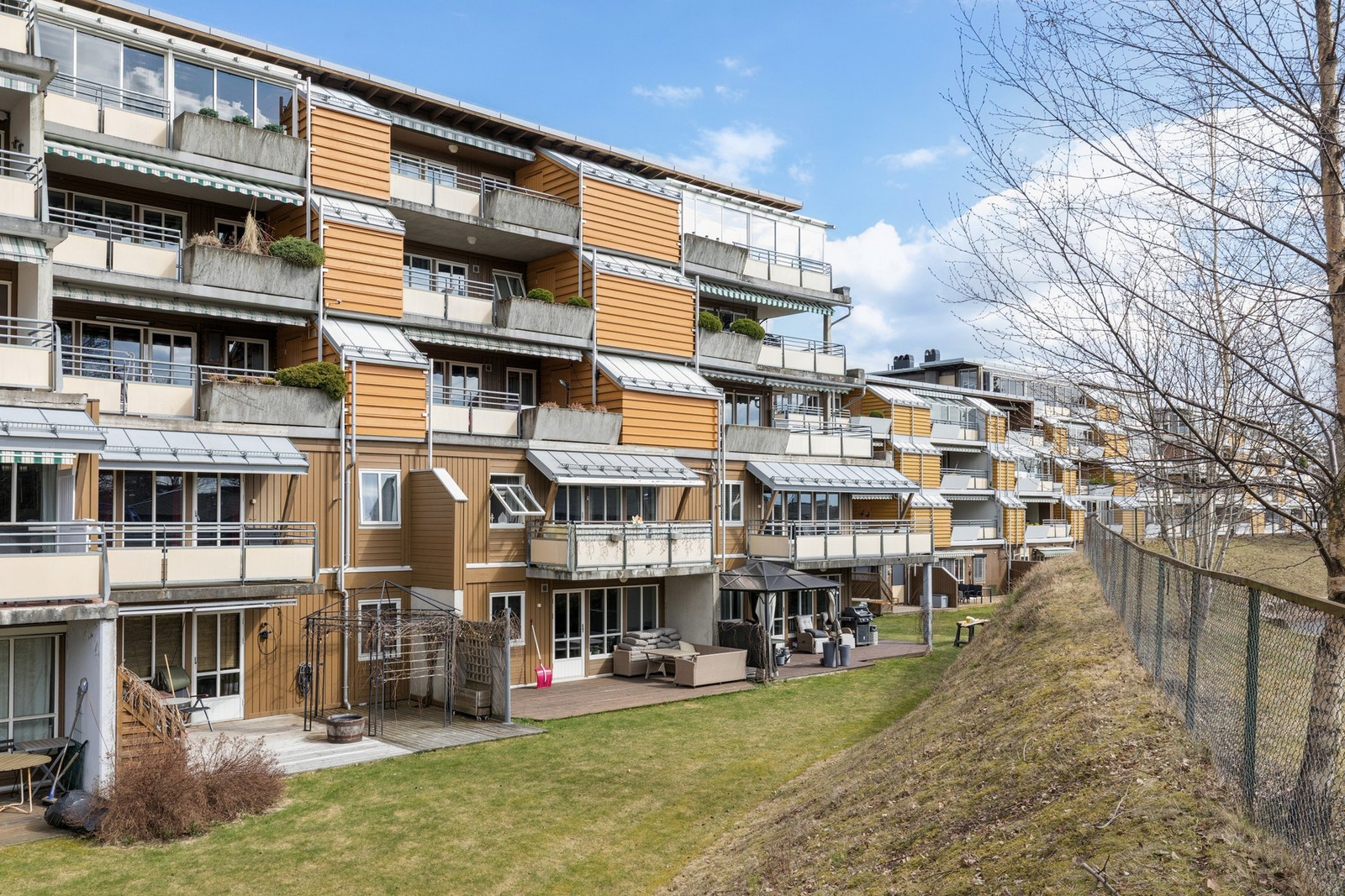 Leiligheten ligger i populære Manesjen, i et etablert og attraktivt boligområde midt i Jessheim sentrum. Galleribilde