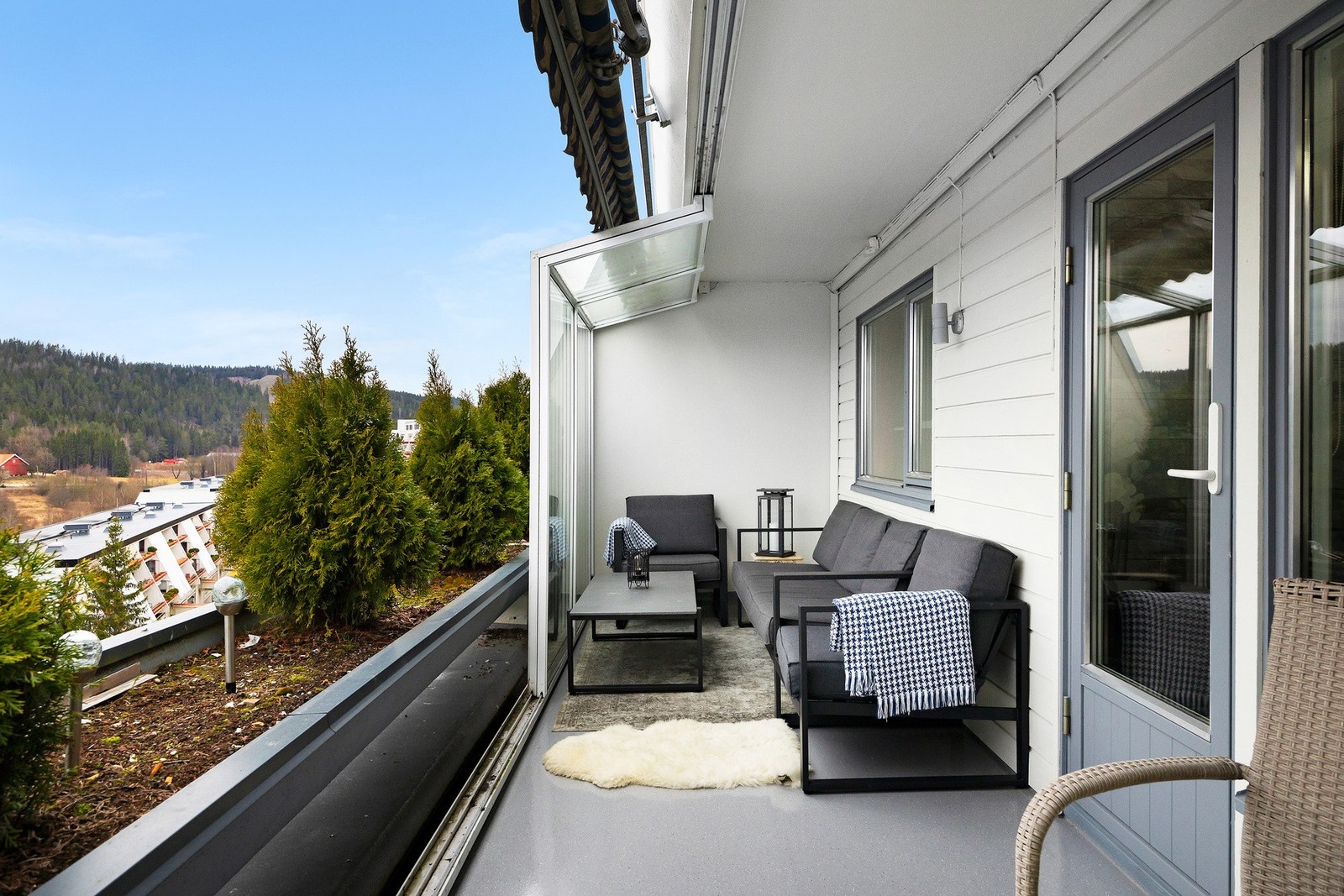 Balkong med plass til utemøbler. Galleribilde