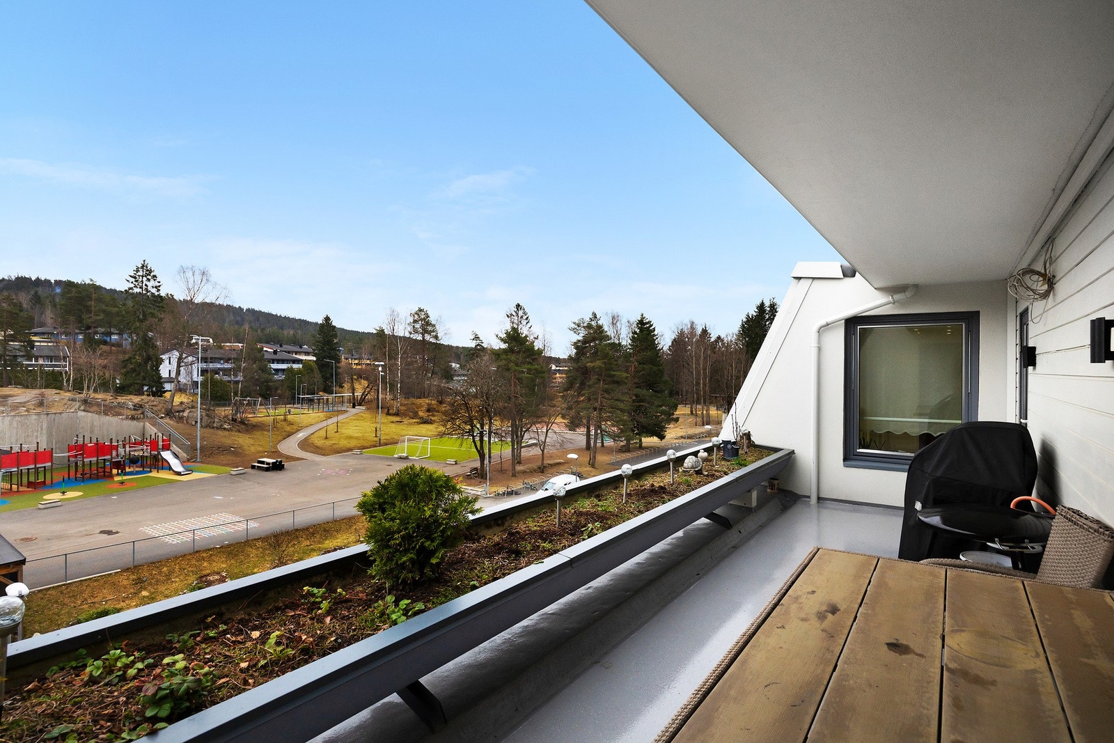 En hyggelig uteplass som passer fint til både morgenkaffe og kveldene. Galleribilde