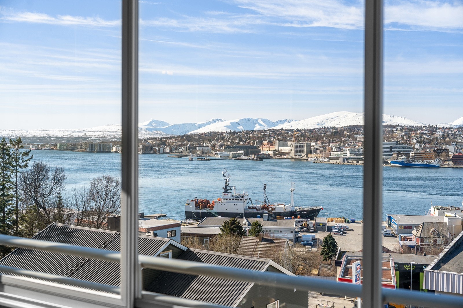 Her kan du nyte innseilingen mot Tromsø.