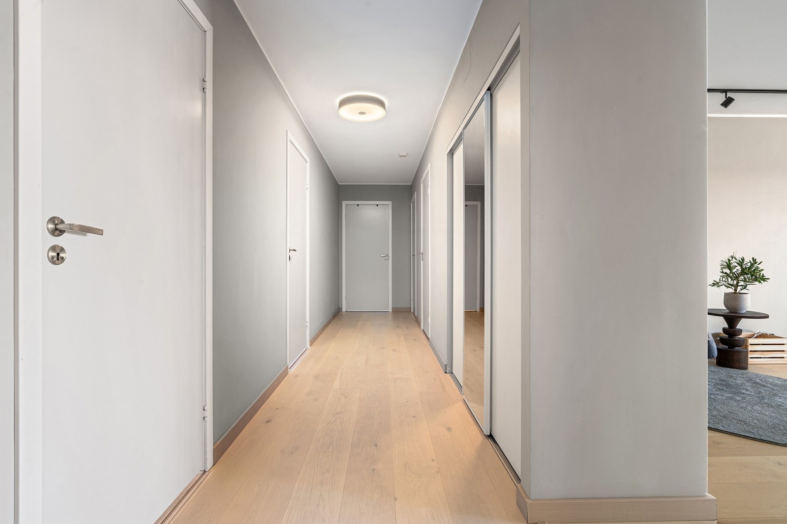 God oppbevaring i bod i leiligheten, samt sportsbod.