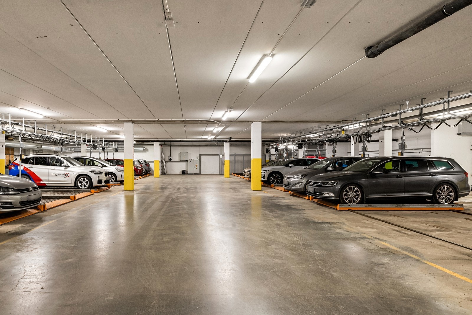 Mulighet for leie av garasjeplass
, og det er ventelistesystem i borettslaget. Galleribilde