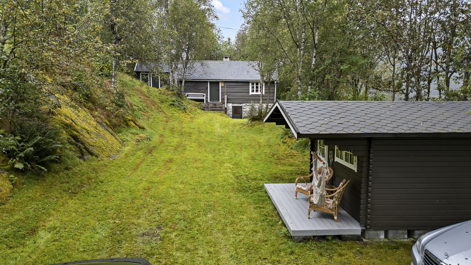 - Eiendommen ligger i landlige omgivelser med ca 5. km til Sande sentrum - Galleribilde