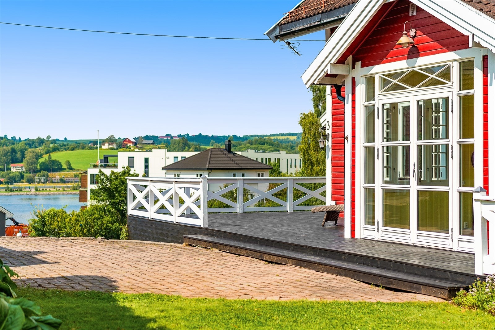 Eiendommen ligger litt i høyden som gir en flott utsyn over Vorma. Galleribilde