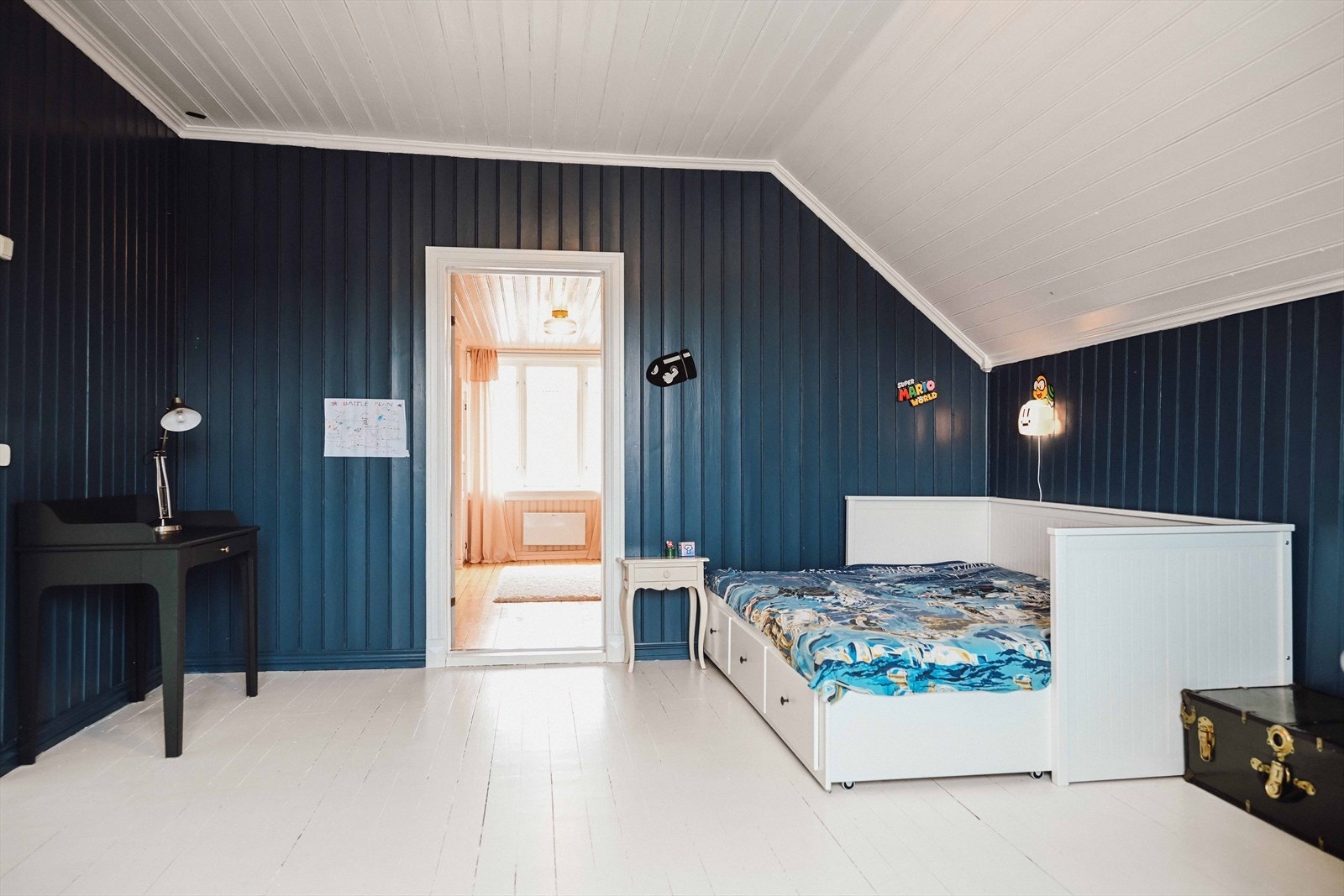 Store soverom som gir godt med lekeplass til barna. Galleribilde