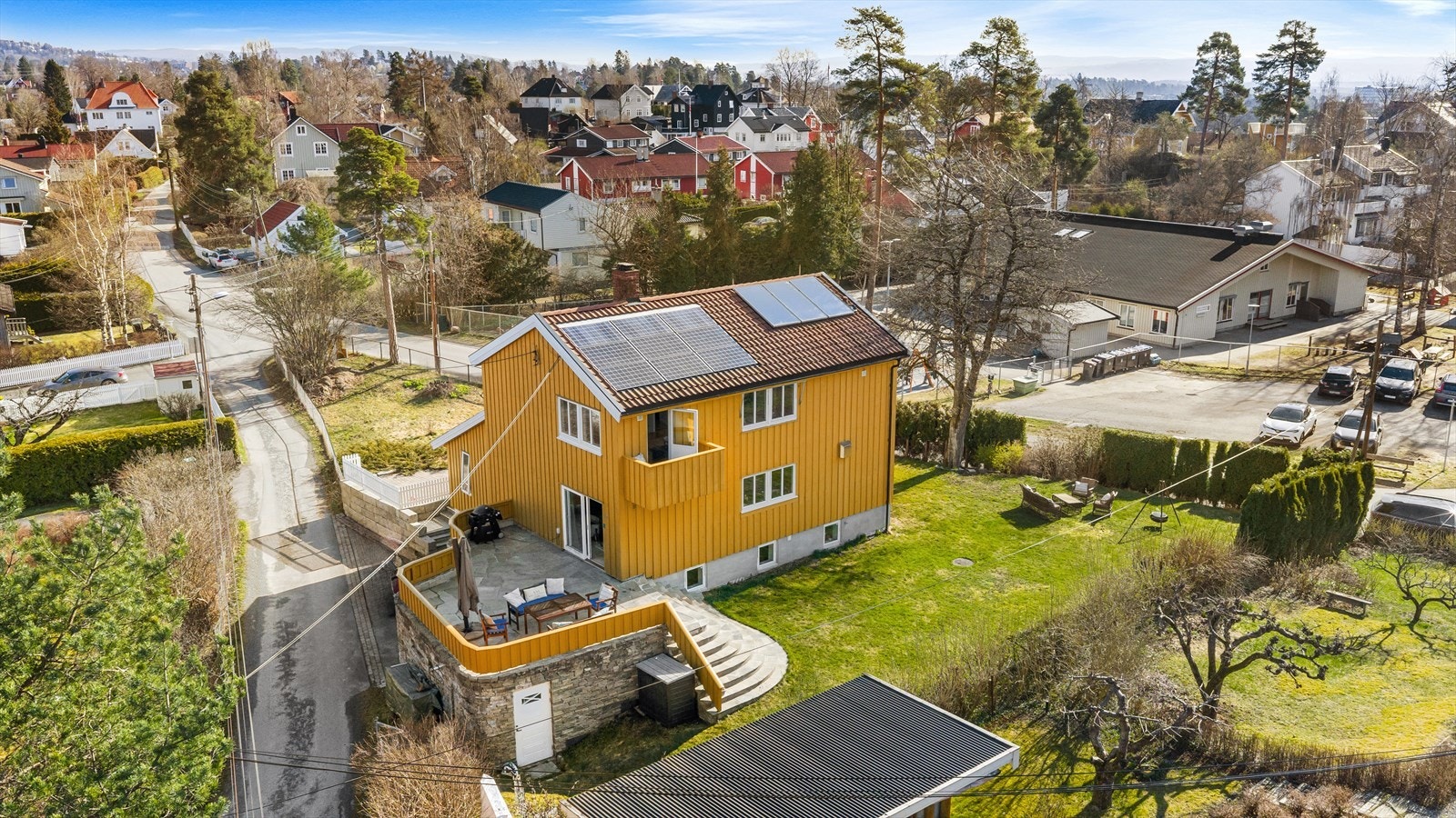 Her bor du i et svært barnevennlig og attraktivt område med god nærhet til flere handelssentrum og Skallumskogen. Galleribilde