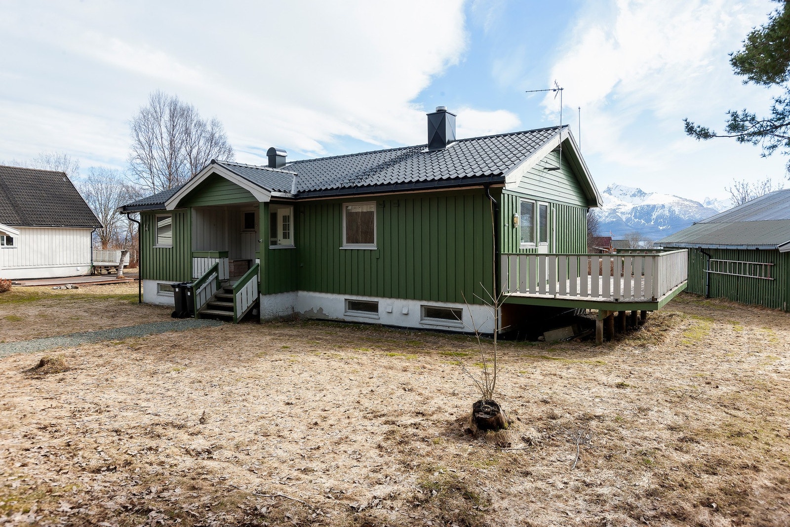 Romslig tomt på over 1,5 mål. Galleribilde