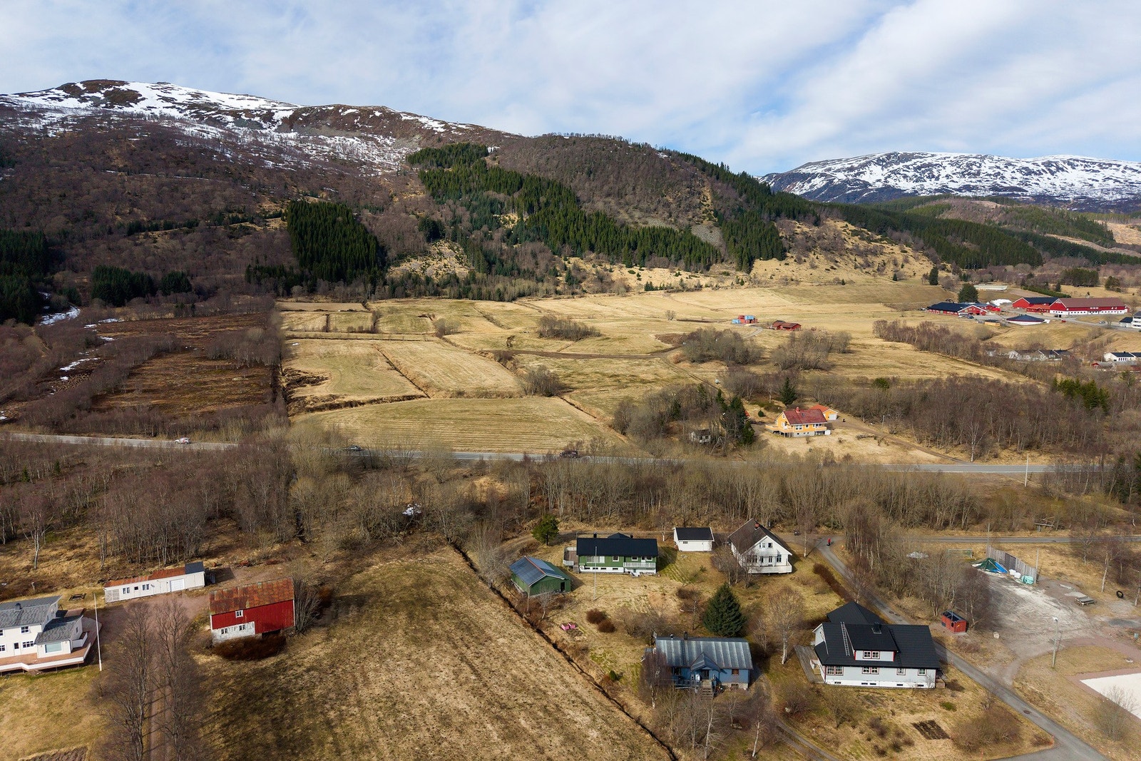 Utmark med attraktivt og meget brukt turområde både sommer og vinter. Galleribilde