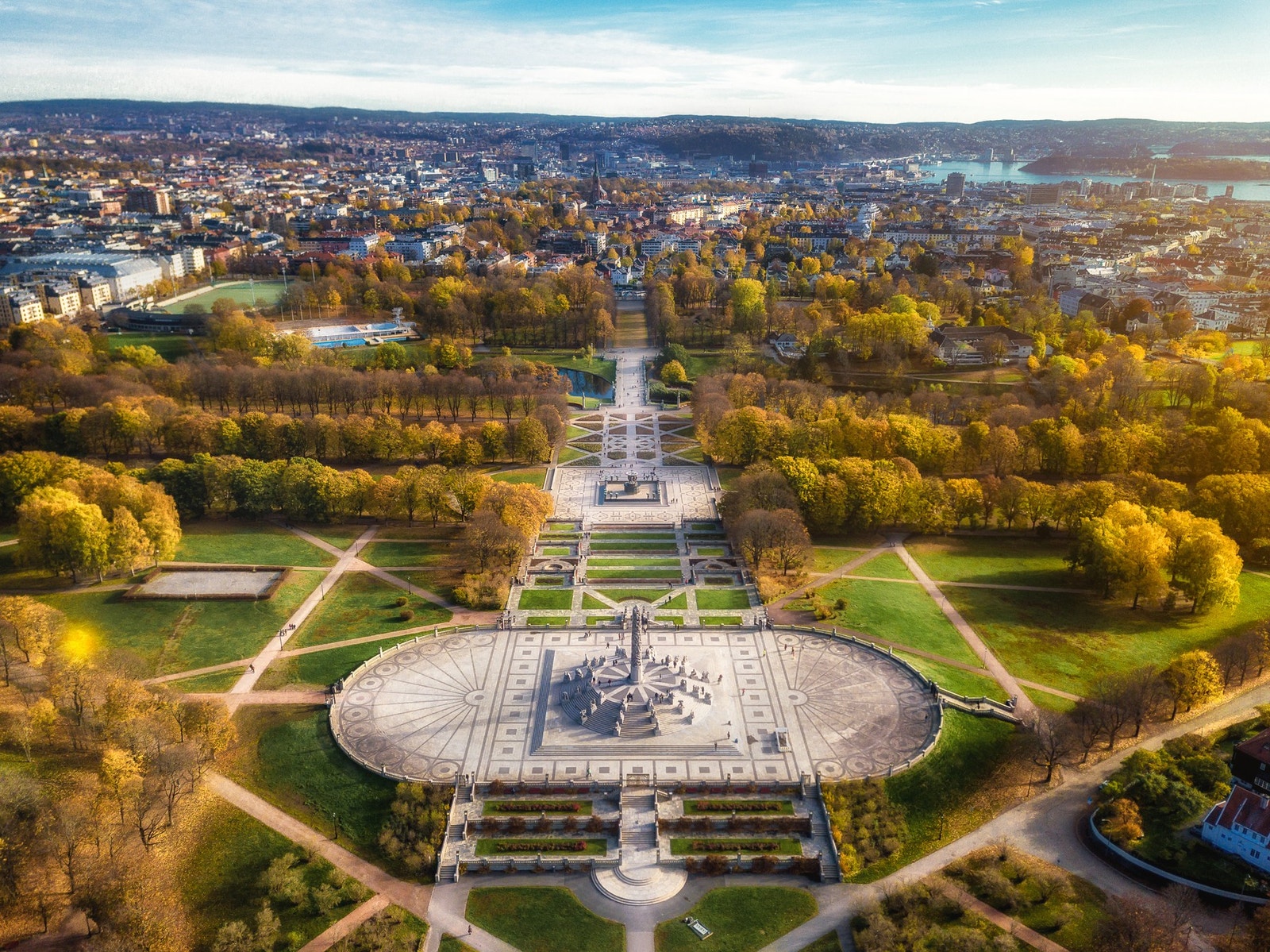 Frognerparken ligger ca. 8 minutters gange fra boligen og inneholder populære Frognerbadet. Galleribilde