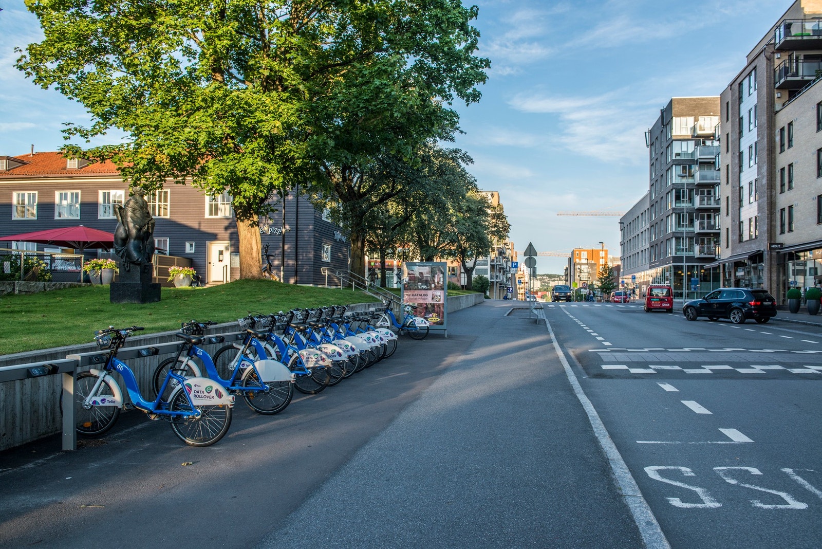 Med bysykkel kommer du deg raskt og enkelt rundt omkring i byen. Galleribilde
