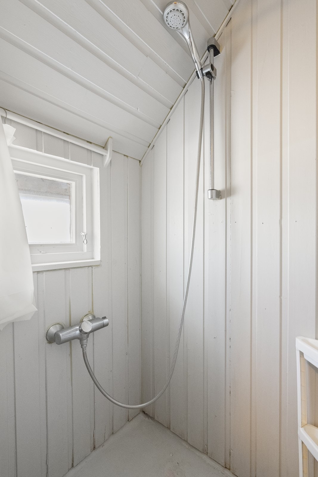 Praktisk dusjnisje på badet Galleribilde