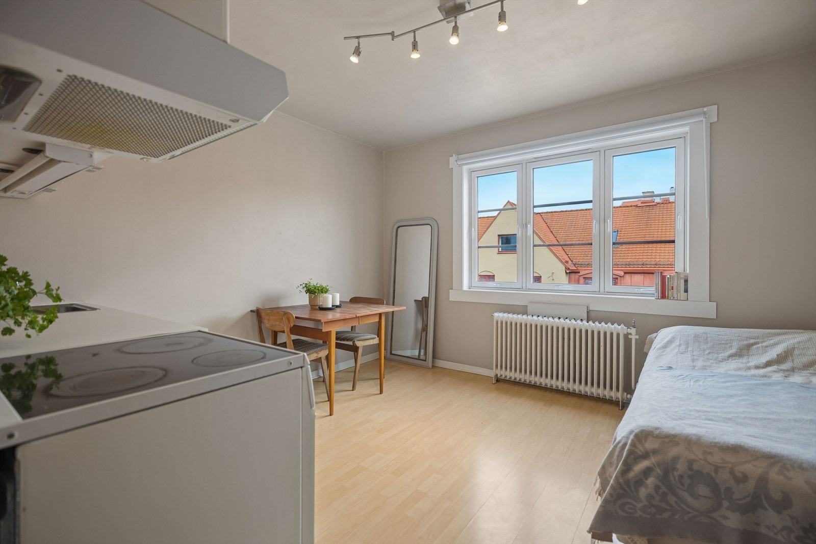 Stine Louise Opstadmo v/DNB har gleden av å presentere Marcus Thranes gate 9! Foto: Per Oscar V/Effk Galleribilde