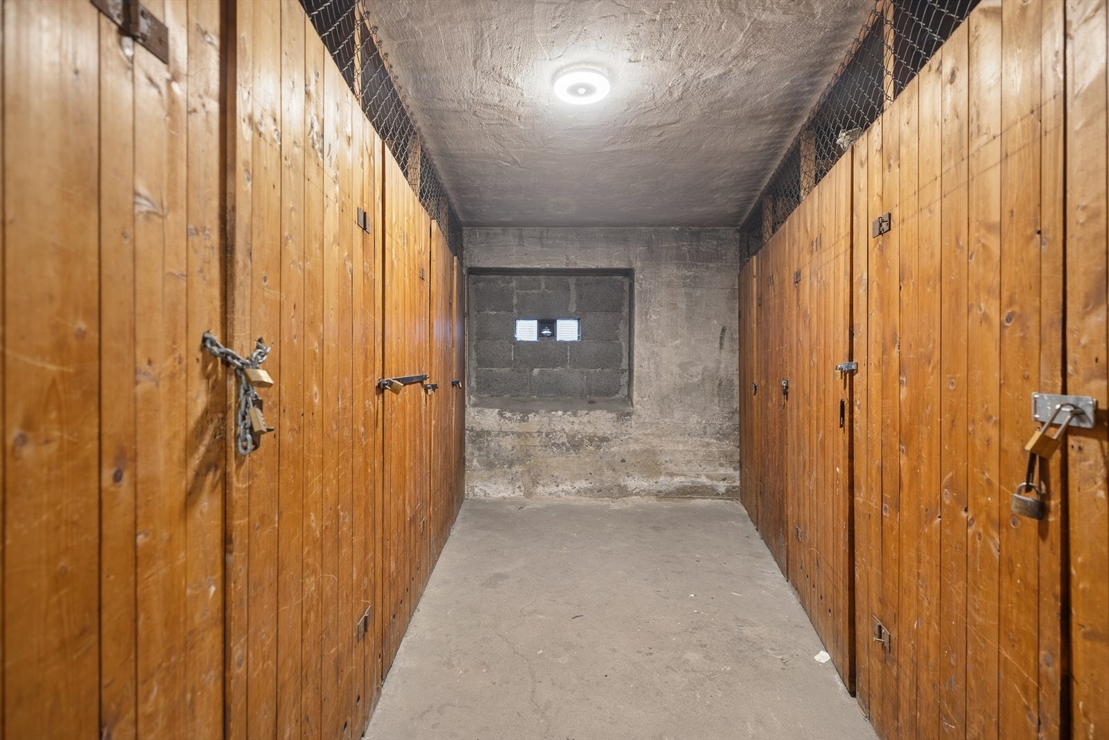Leiligheten disponerer på en kjellerbod. Galleribilde