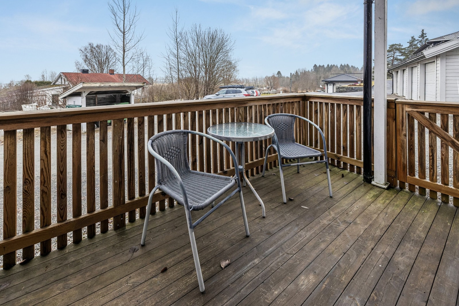 Utgang til bakkeplan fra terrasse. Galleribilde