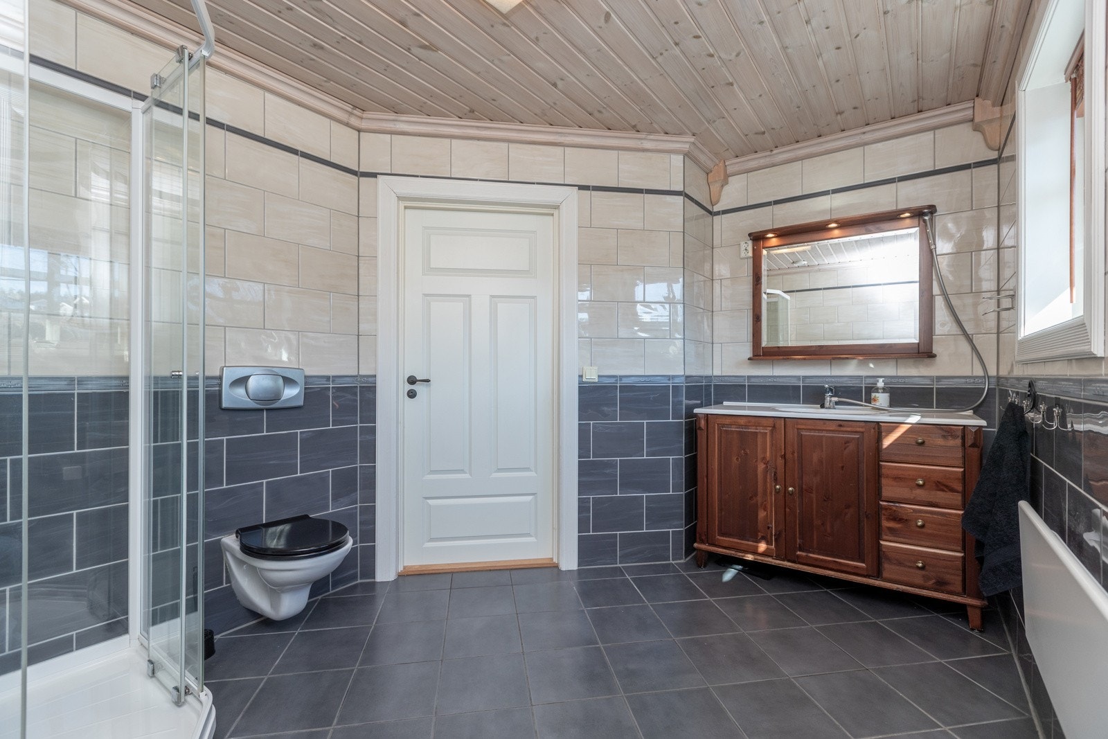 Bad i 2. etasje i hovedbolig Galleribilde