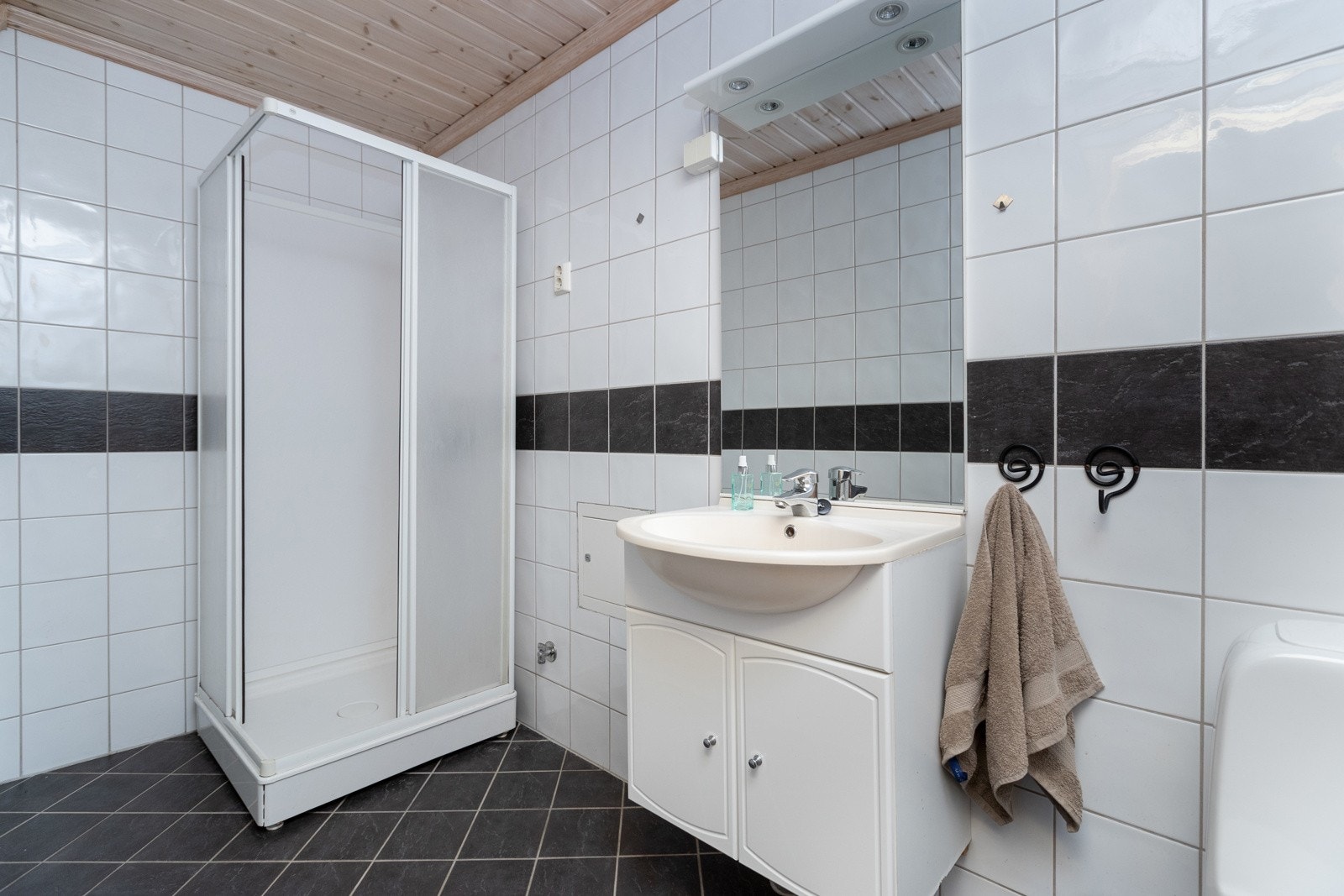 Bad i kjeller i hovedbolig Galleribilde