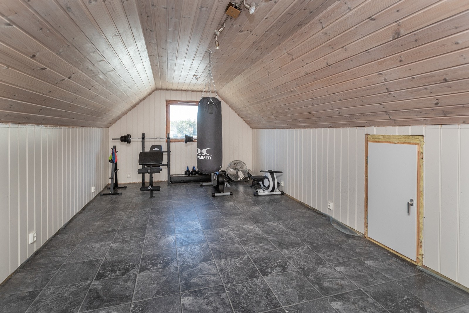 Loft over garasje (Ikke godkjent innredet) Galleribilde