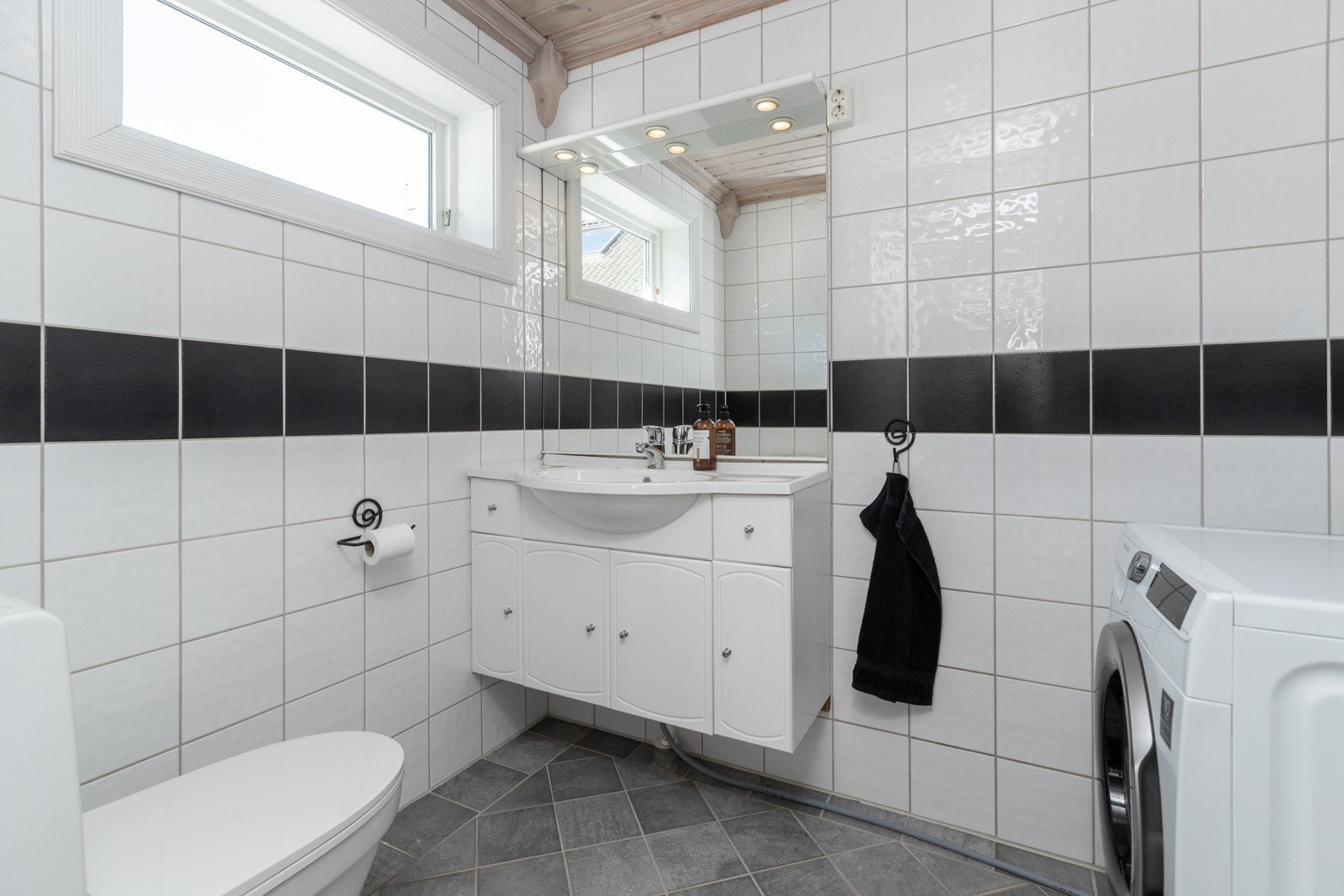 WC/vaskerom i 1. etg i hovedbolig Galleribilde