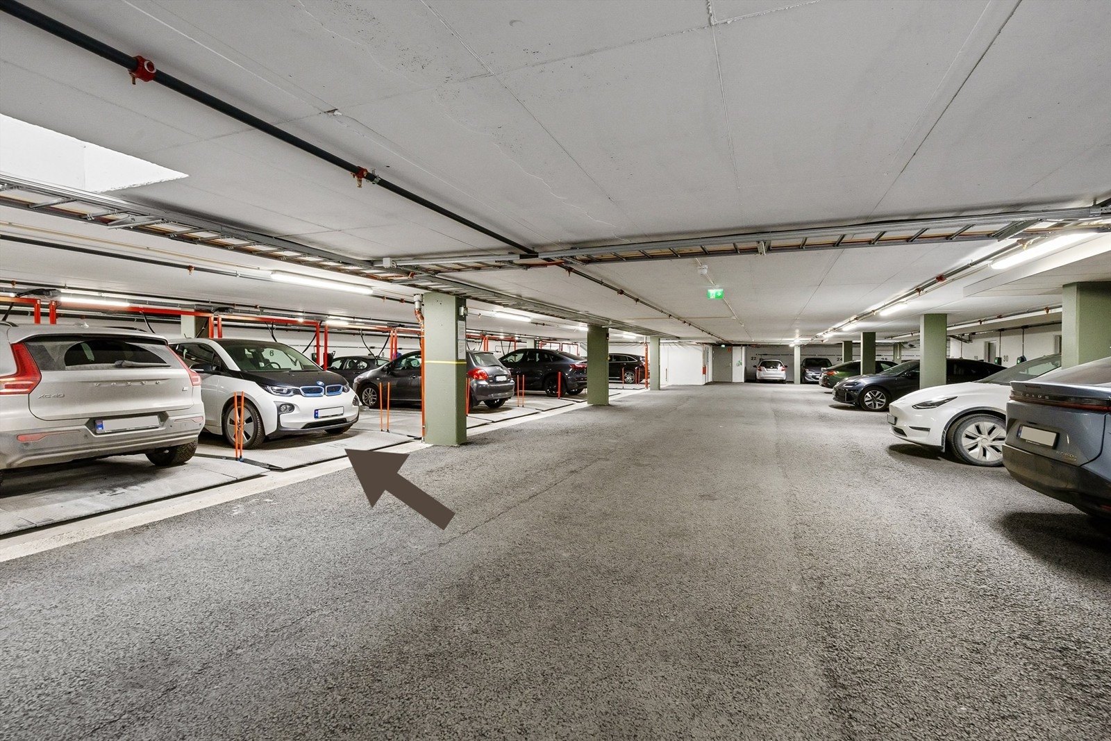Det medfølger parkeringsplass (nr. 19) med lader til el-bil i felles garasjeanlegg. Galleribilde
