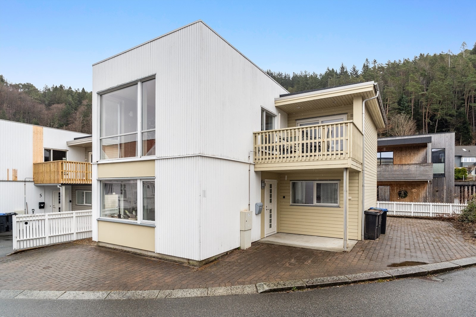 Velkommen til Ramsdalstunet 3! Meget attraktivt beliggende eiendom i rolig og veletablert boligområde innerst i Ramsdalen. Foto: Mari Staveland Galleribilde