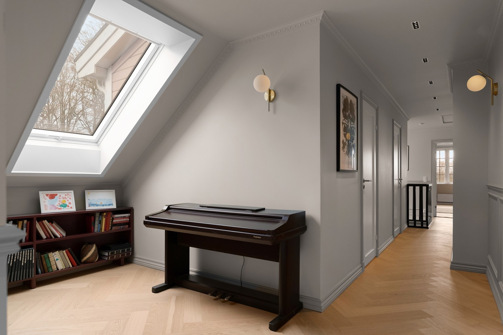 Gangen i 2.etasje kan romme både lagring, kontorpult, piano eller annet Galleribilde