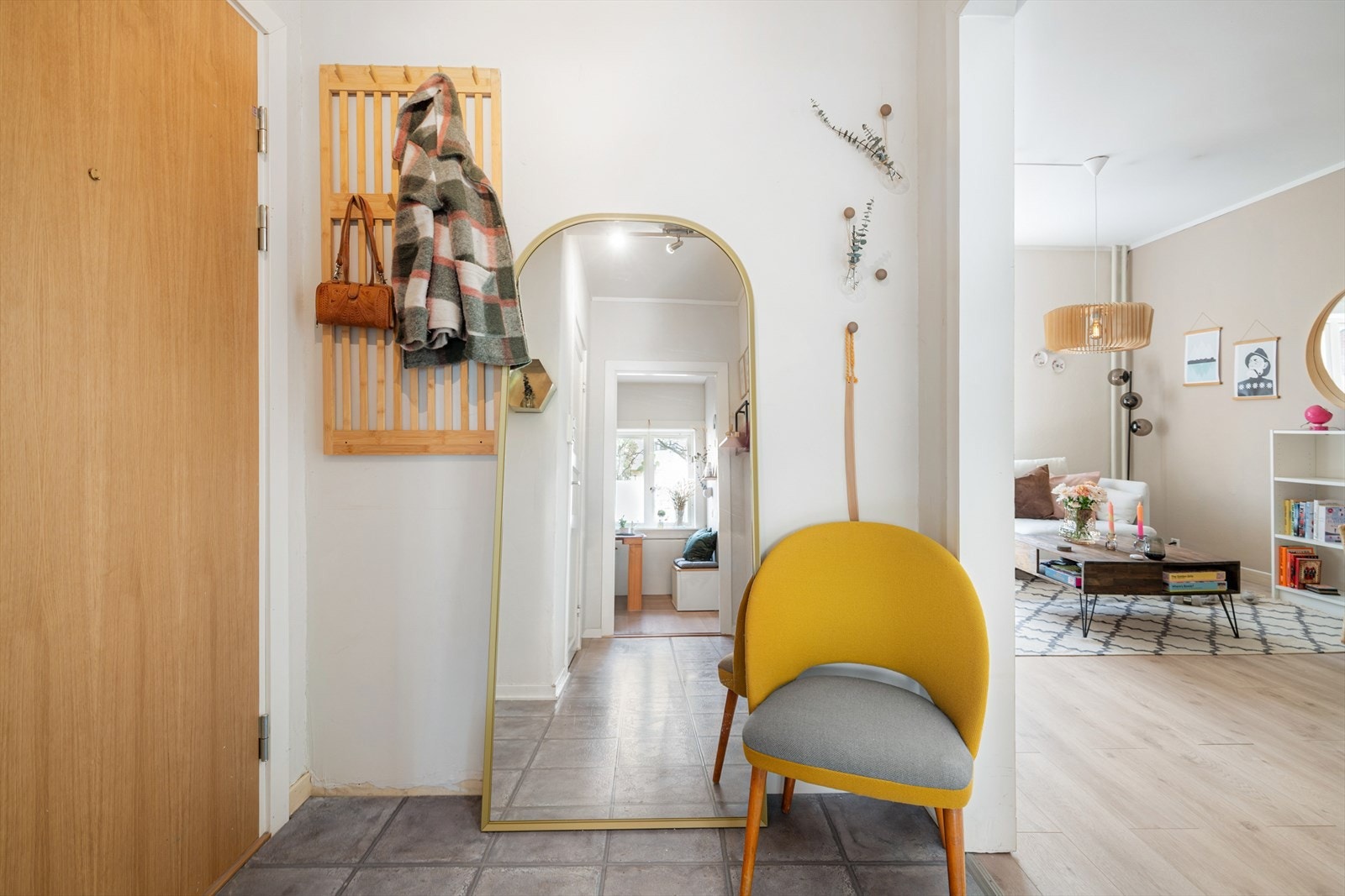 Inngangspartiet er åpent, lyst og inviterende! Galleribilde