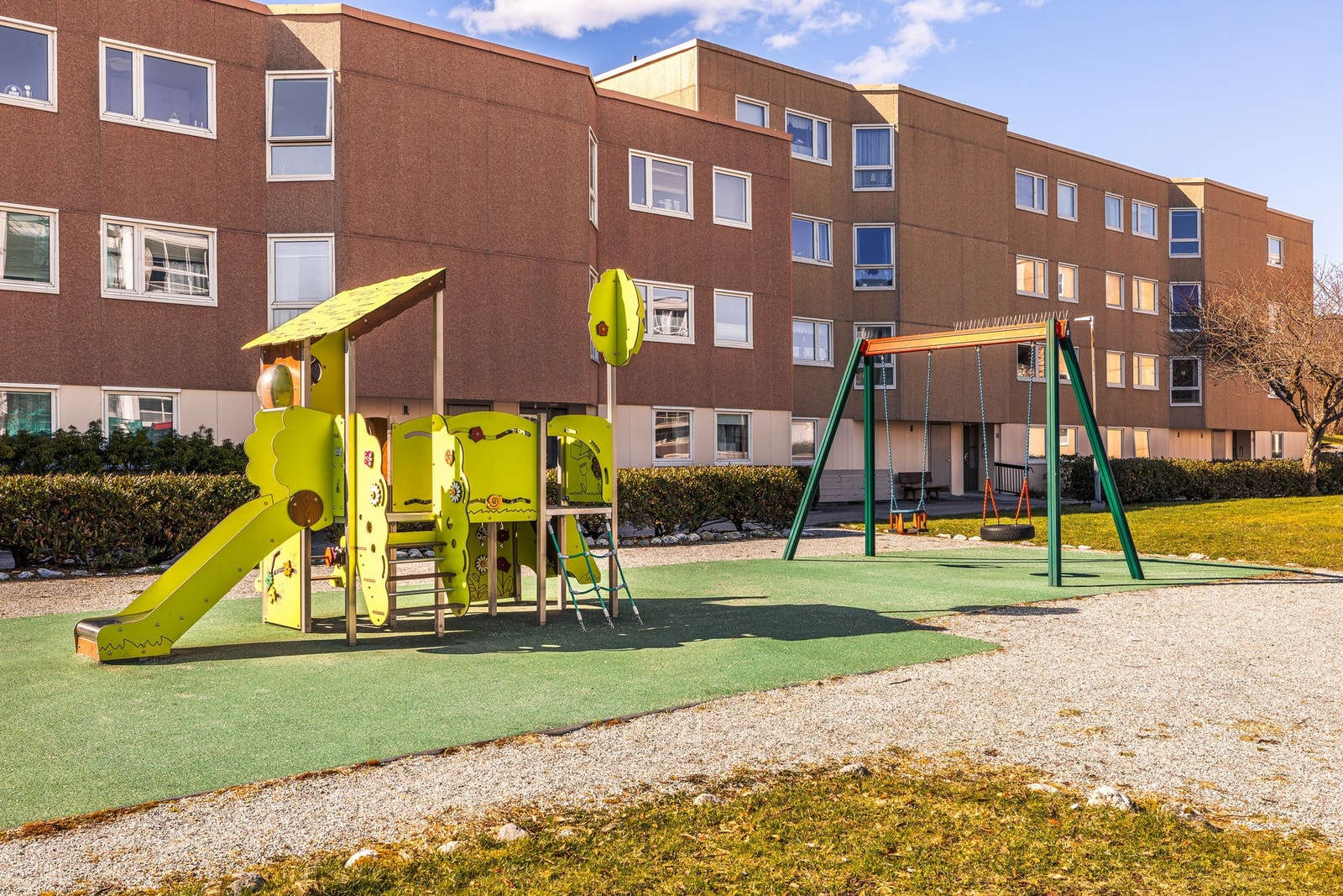 Borettslaget har pent opparbeidete fellesarealer med bla. leakeplass og eget felleslokale som kan leies med plass til ca. 50 personer. Galleribilde