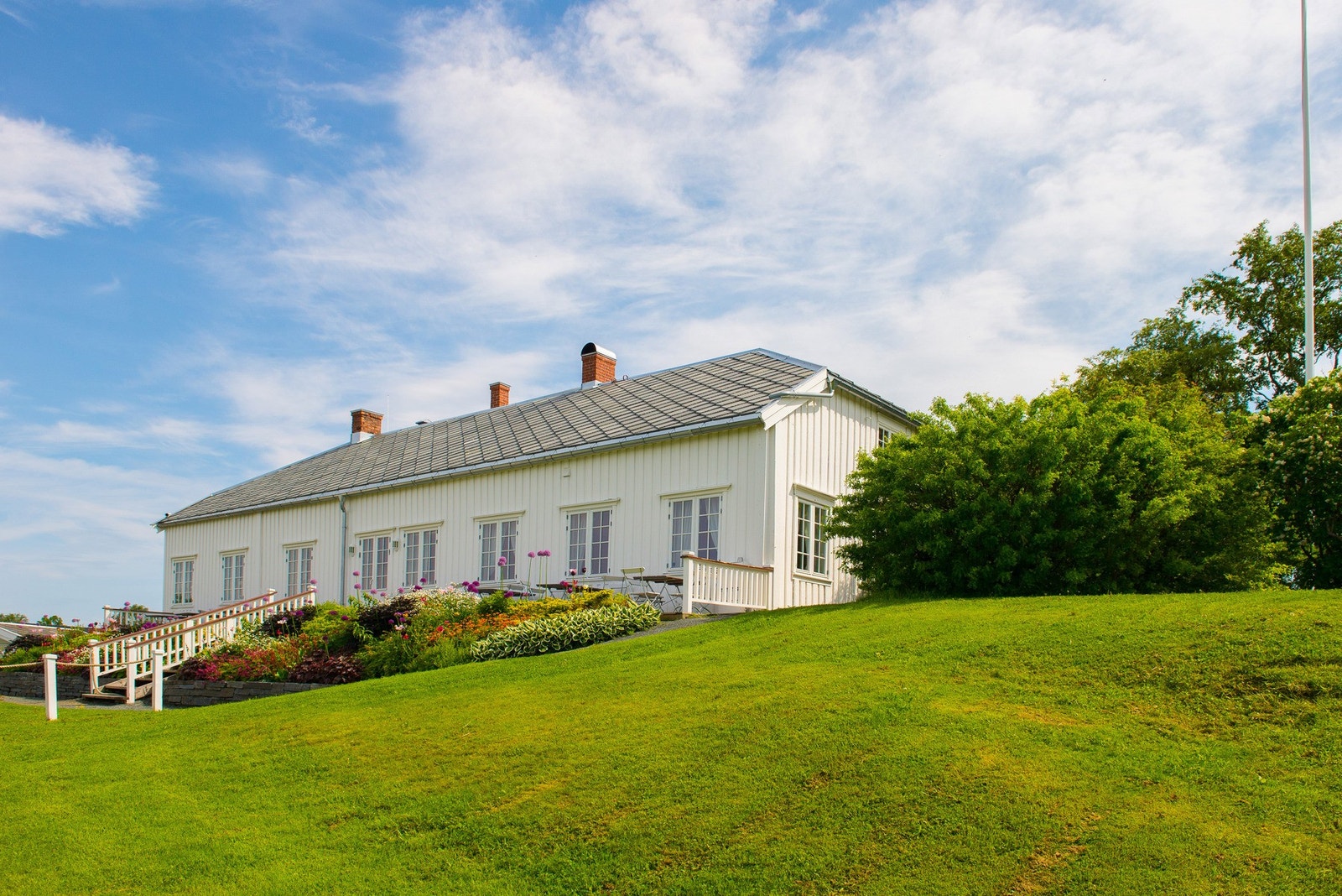 Flotte Kvilhaugen Gård med restaurant og selskapslokaler. Galleribilde