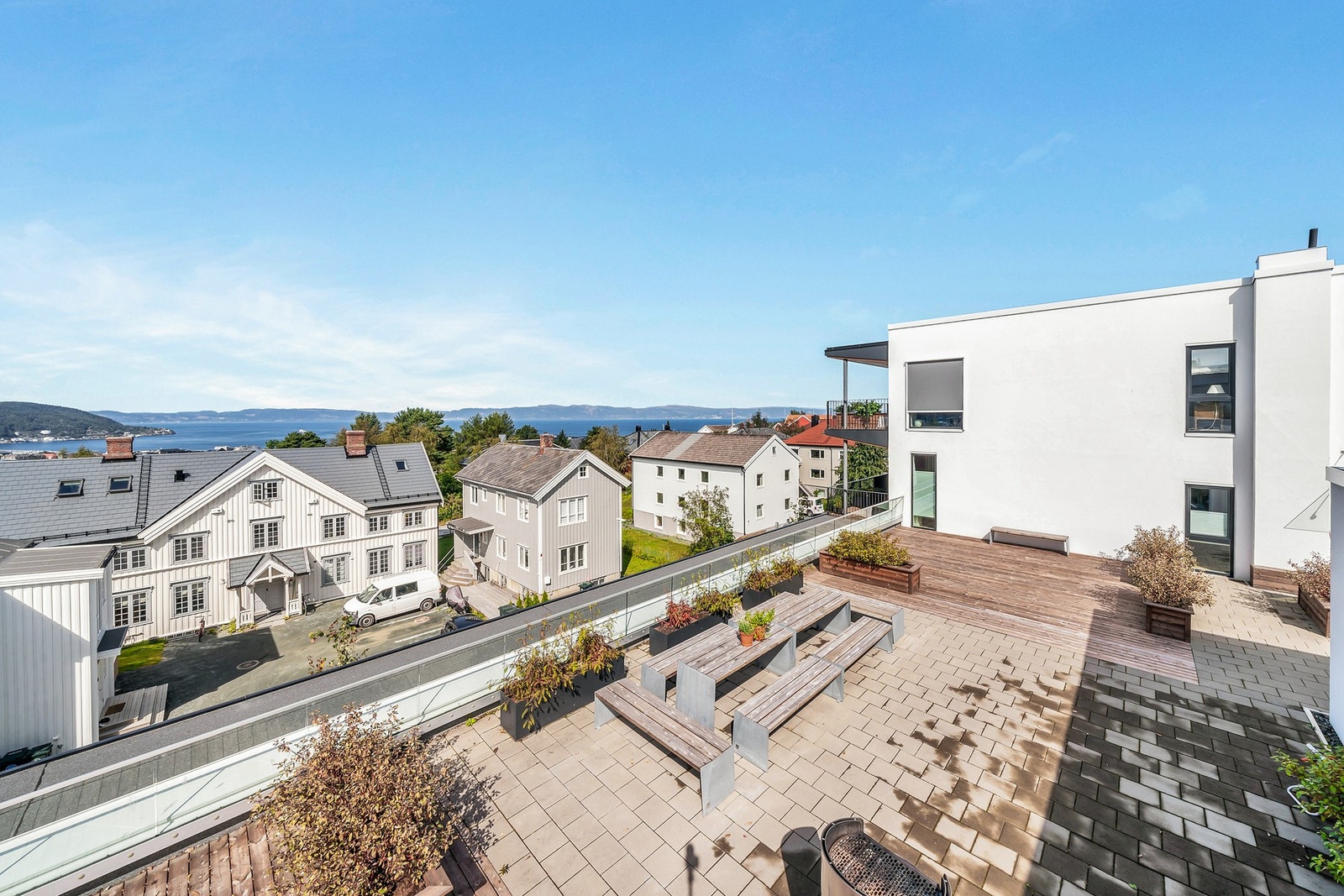 Sameiets felles takterrasse med mulighet for grilling og hyggelig samvær. Galleribilde