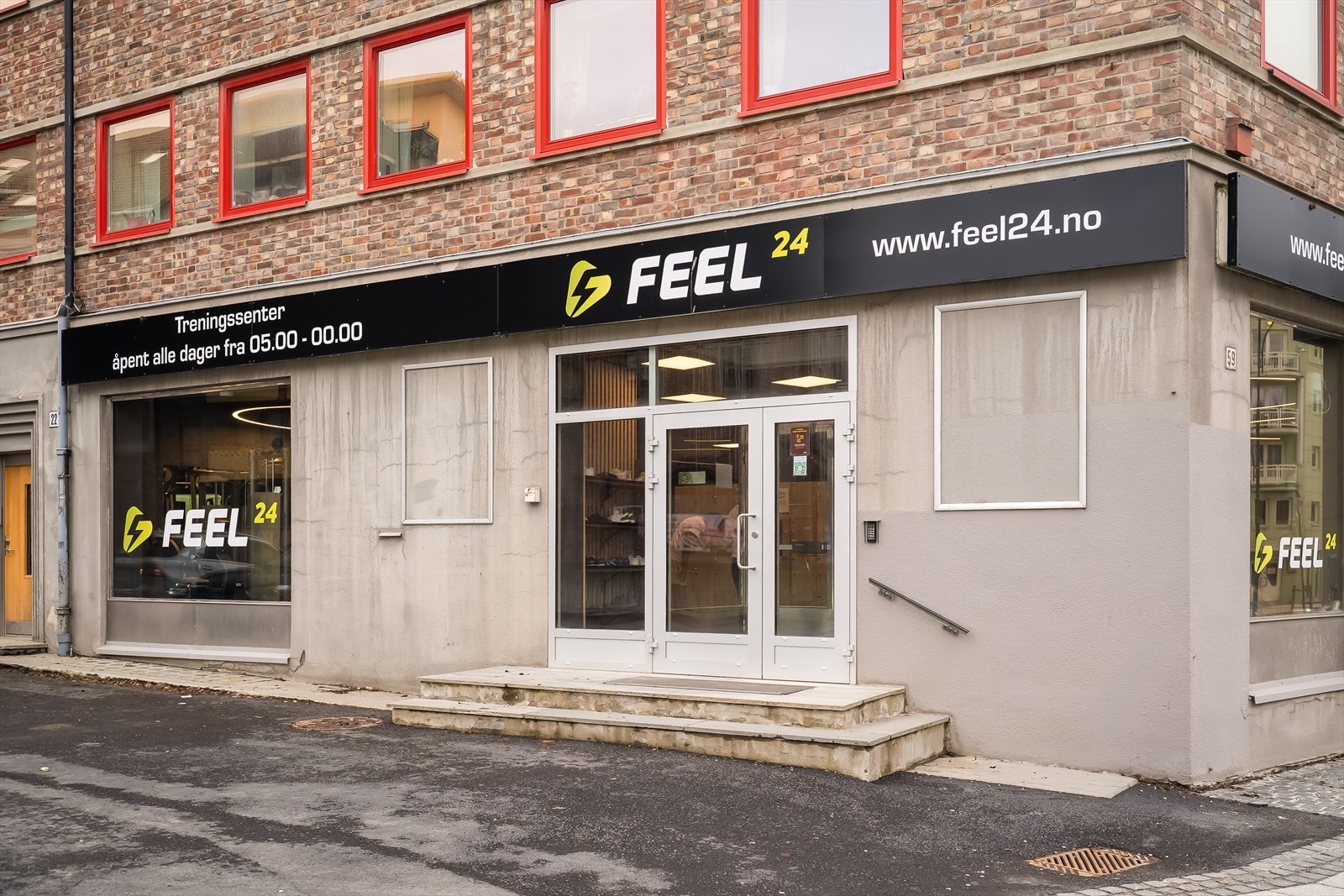 Det finnes flere treningssentre i området, blant annet Feel24 og 3T-Solsiden. Galleribilde
