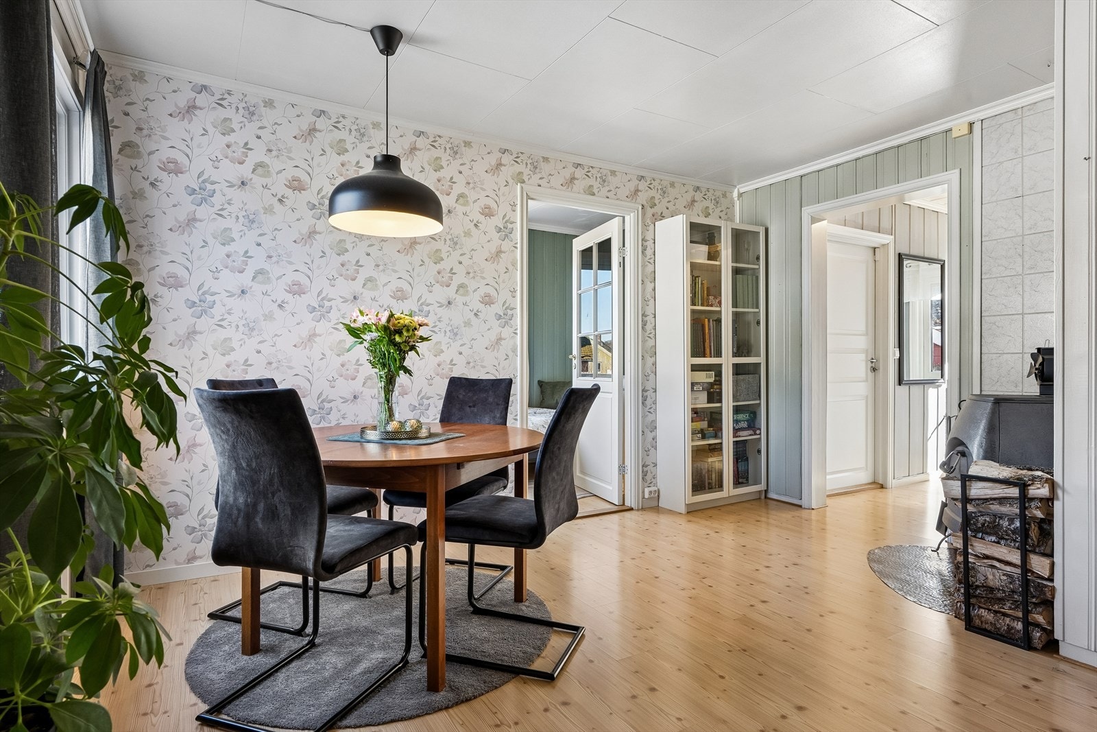 Boligen har mursteinspipe fra byggeåret. Galleribilde