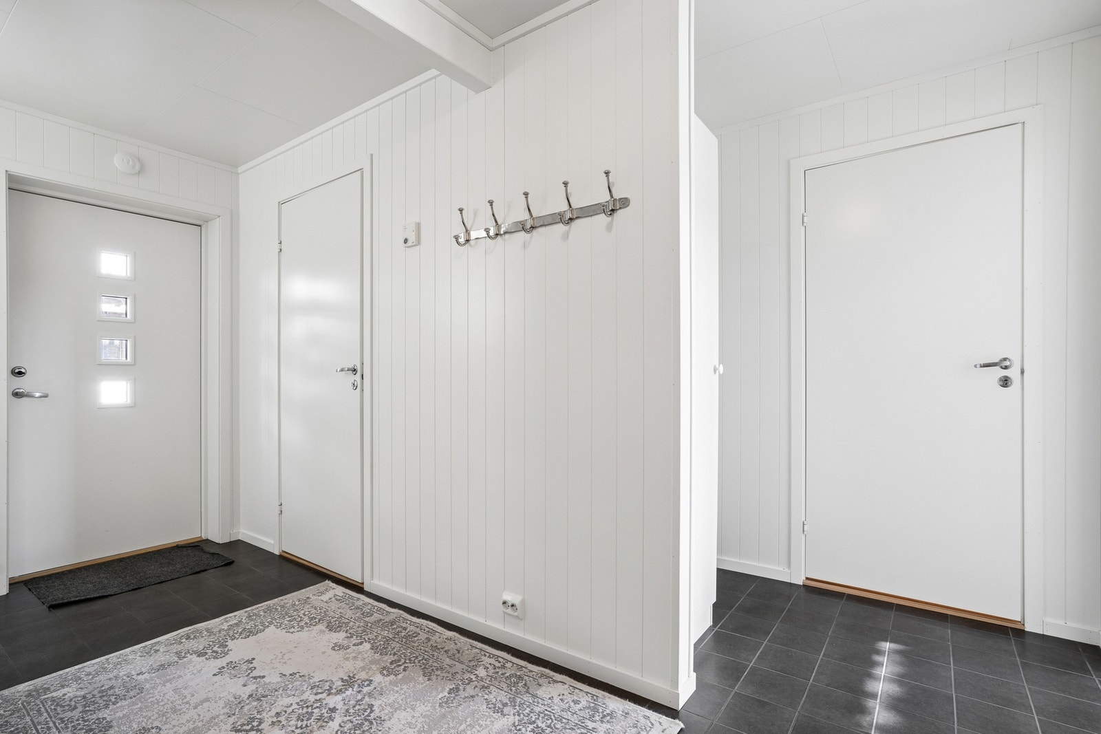 Boligen fremstår lys og innbydende. Galleribilde