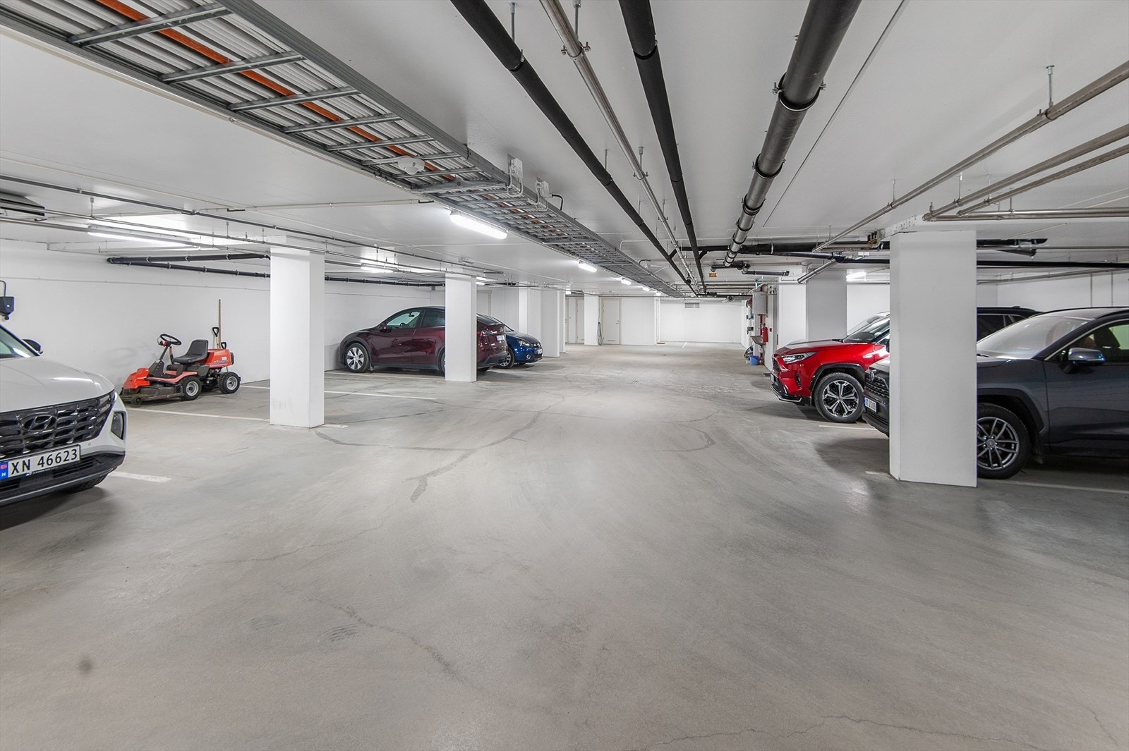 Parkering i felles garasjeanlegg. Galleribilde