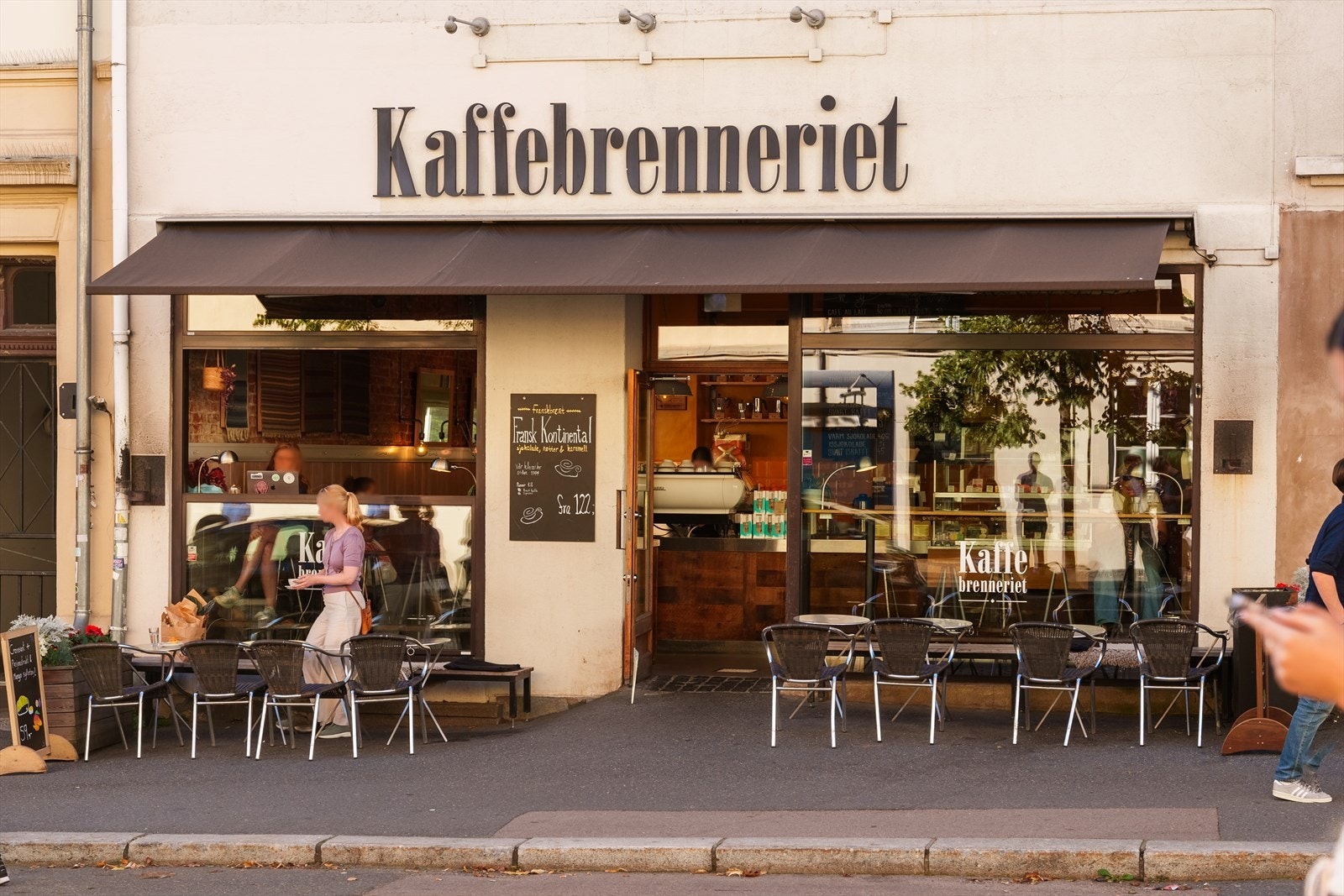 Nyt et bredt utvalg av kafeer, restauranter og barer i umiddelbar nærhet, uansett hvilken retning du beveger deg. Galleribilde