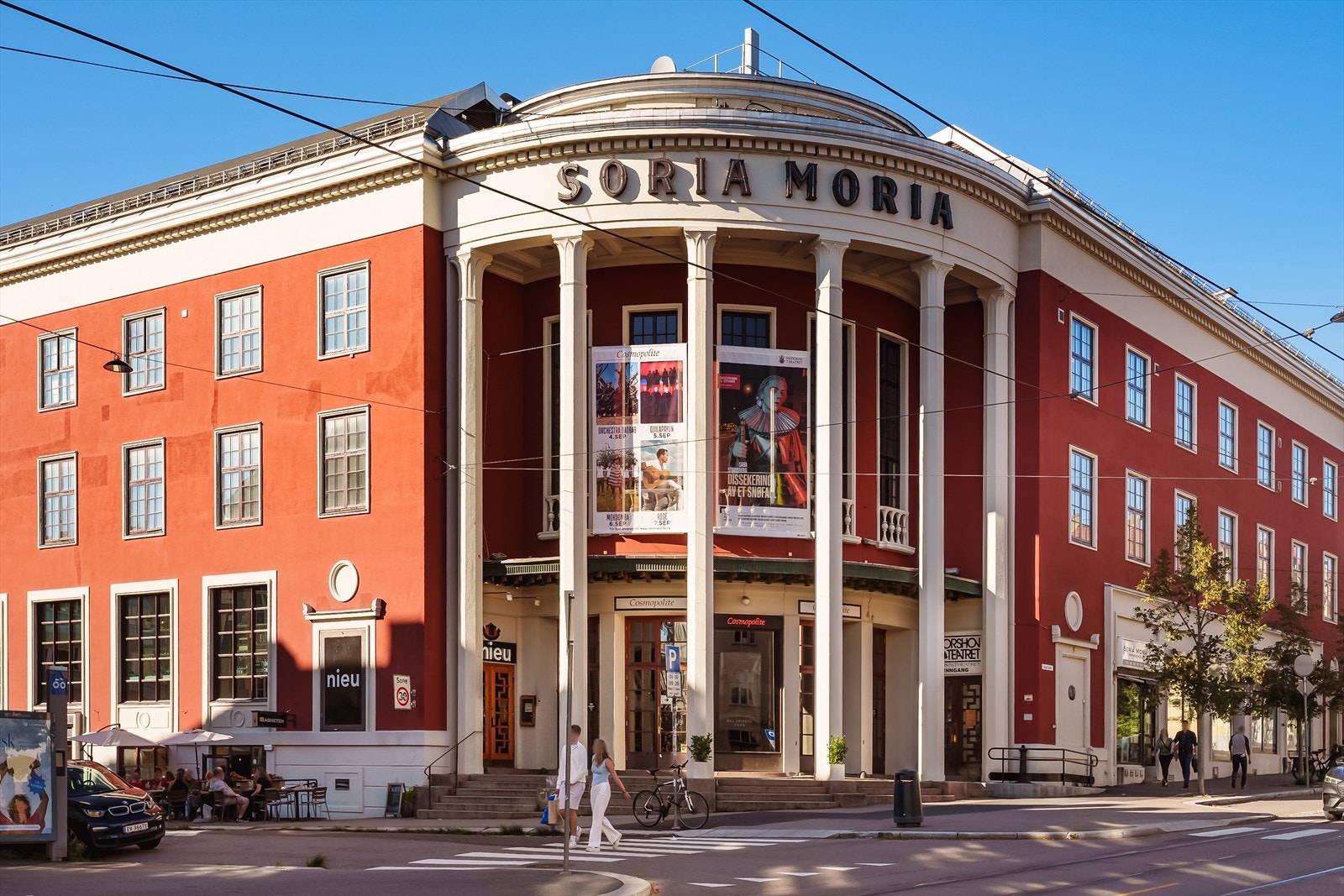 Torshov ligger kun et lite stykke unna og har flere serverdigheter, som Cosmopolite Scene med livlig underholdning. Galleribilde
