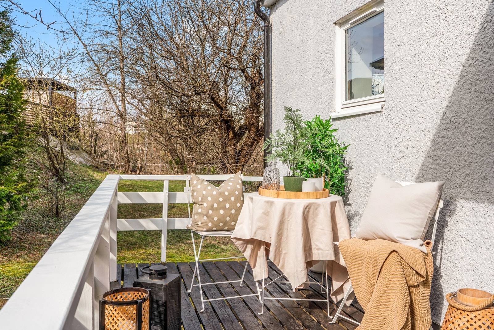 God plass til utemøbler og grill. Galleribilde