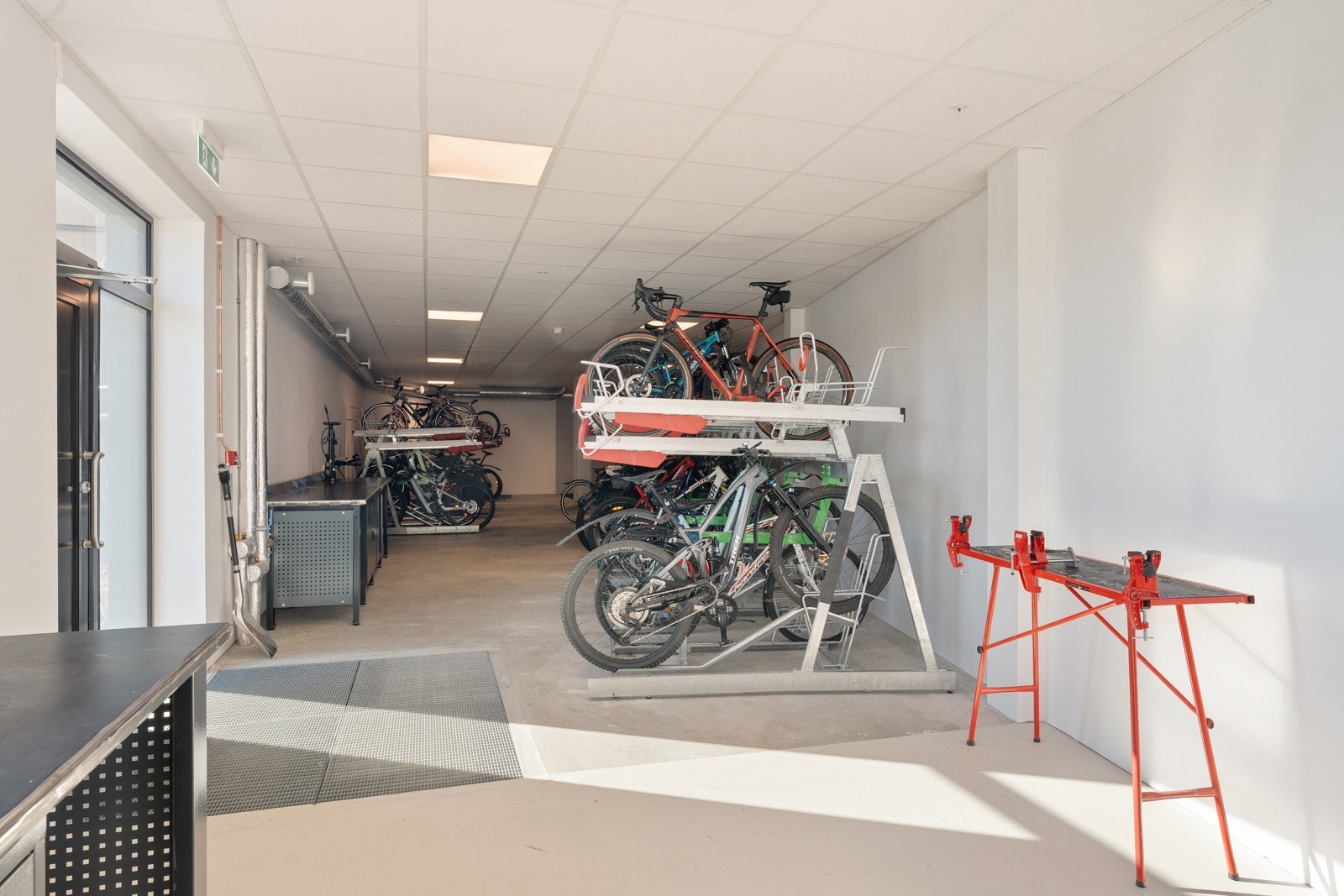 Felles sykkelparkering.