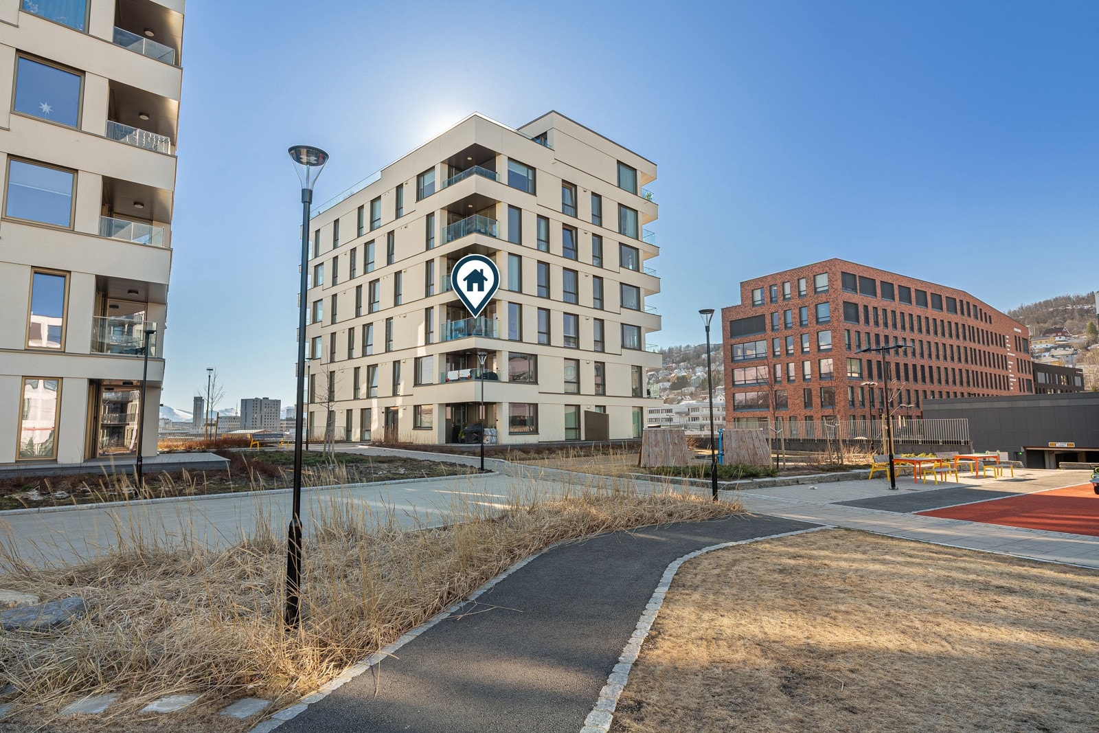 Leiligheten ligger i 3.etasje med balkong.