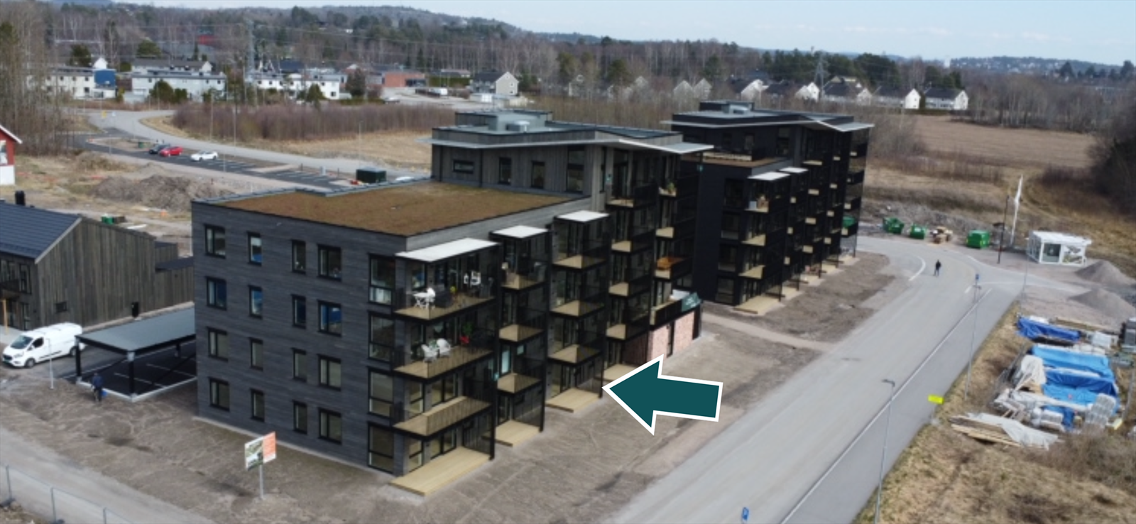 På bakkeplan med privat terrasse og enkel tilkomst. Galleribilde