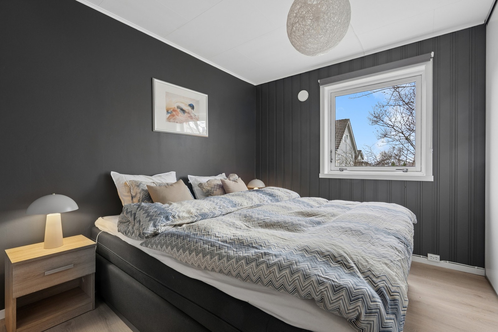I boligens første etasje er det etablert 5 soverom. Galleribilde