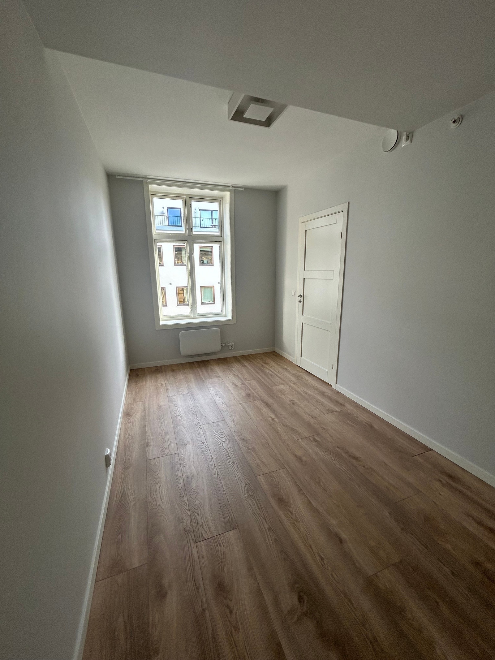 Soverom 2 med garderobeskap Galleribilde
