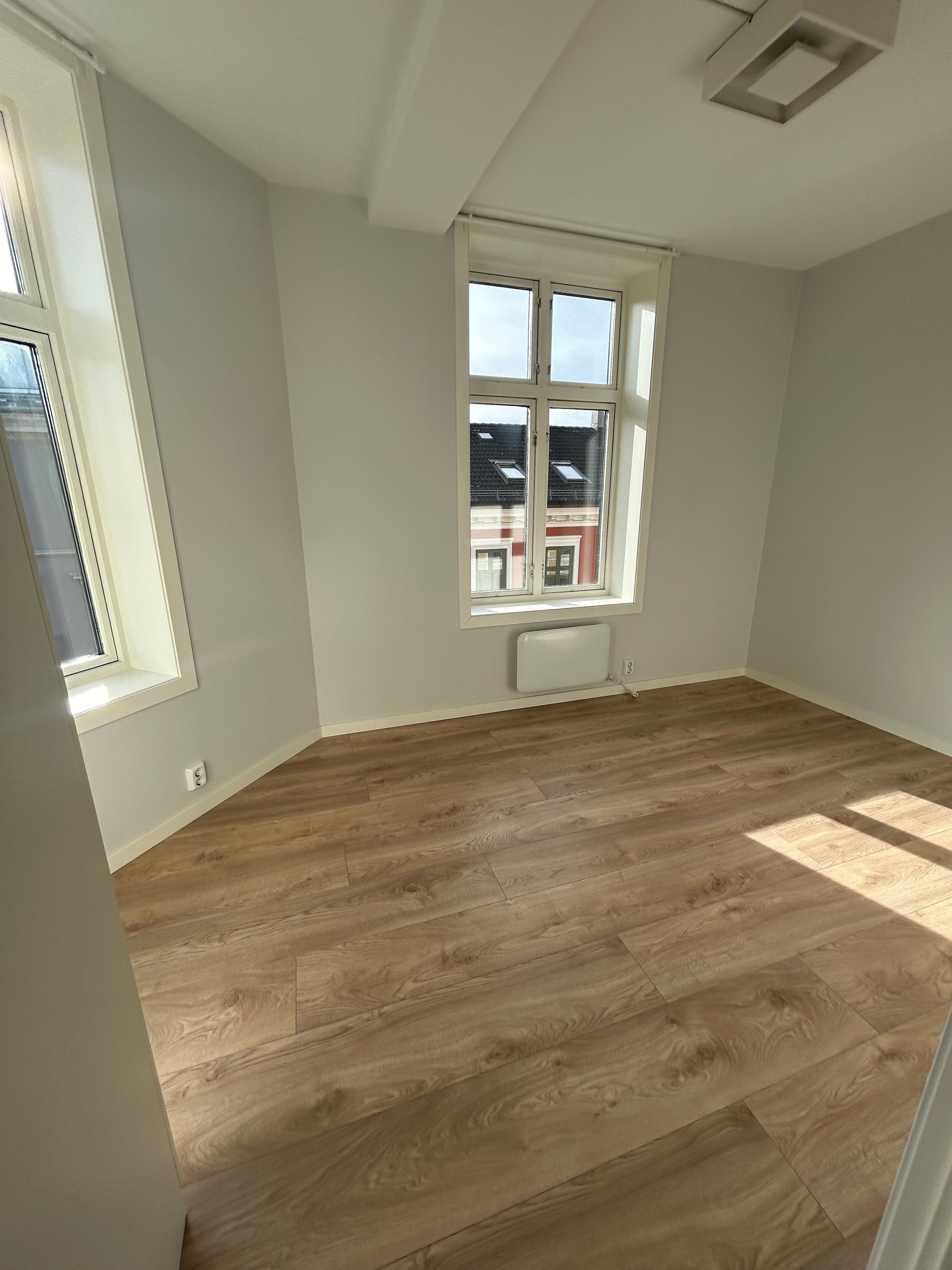 Soverom 1 med garderobeskap Galleribilde