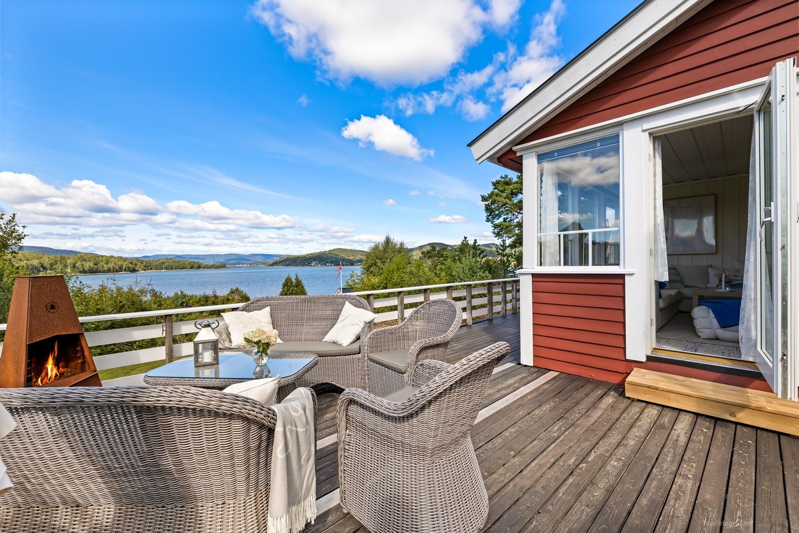 Killingholmen 19 ligger på en idyllisk og fredelig øy i fjorden mellom Sande og Holmestrand. Galleribilde