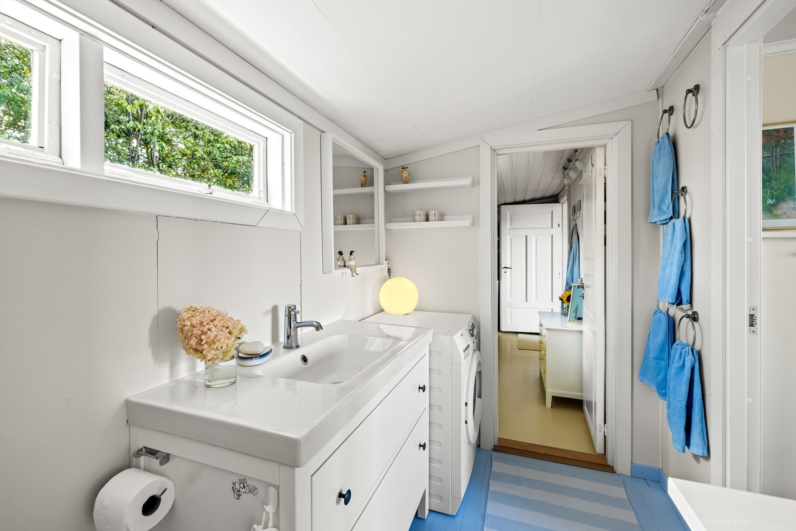 Innredet hygienerom i hytta. Galleribilde